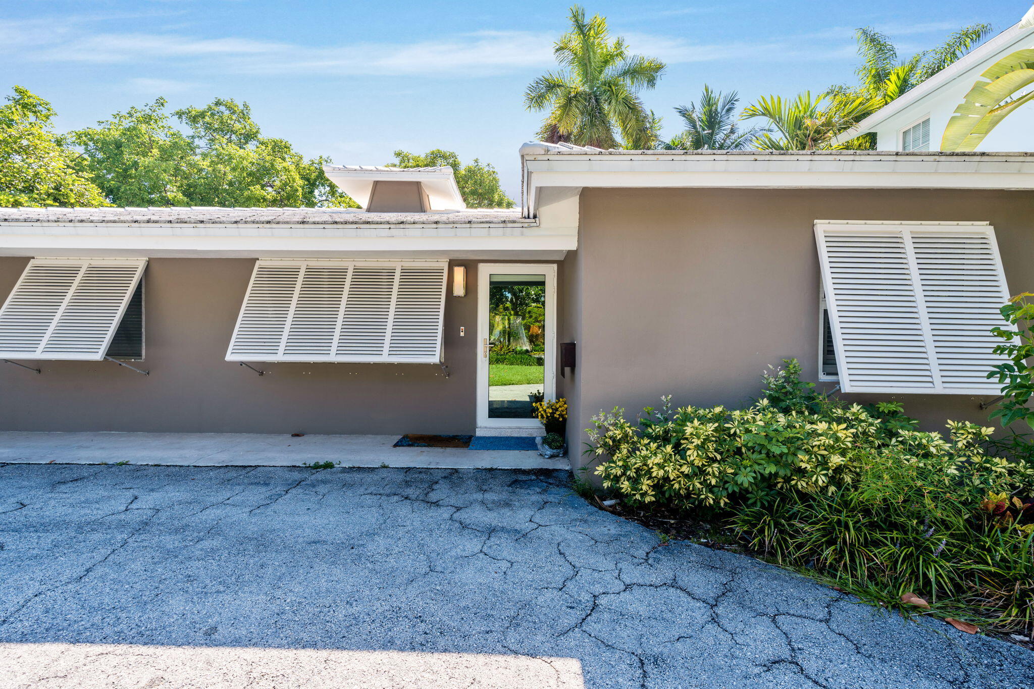 224 N Gordon Road Property Photo 8