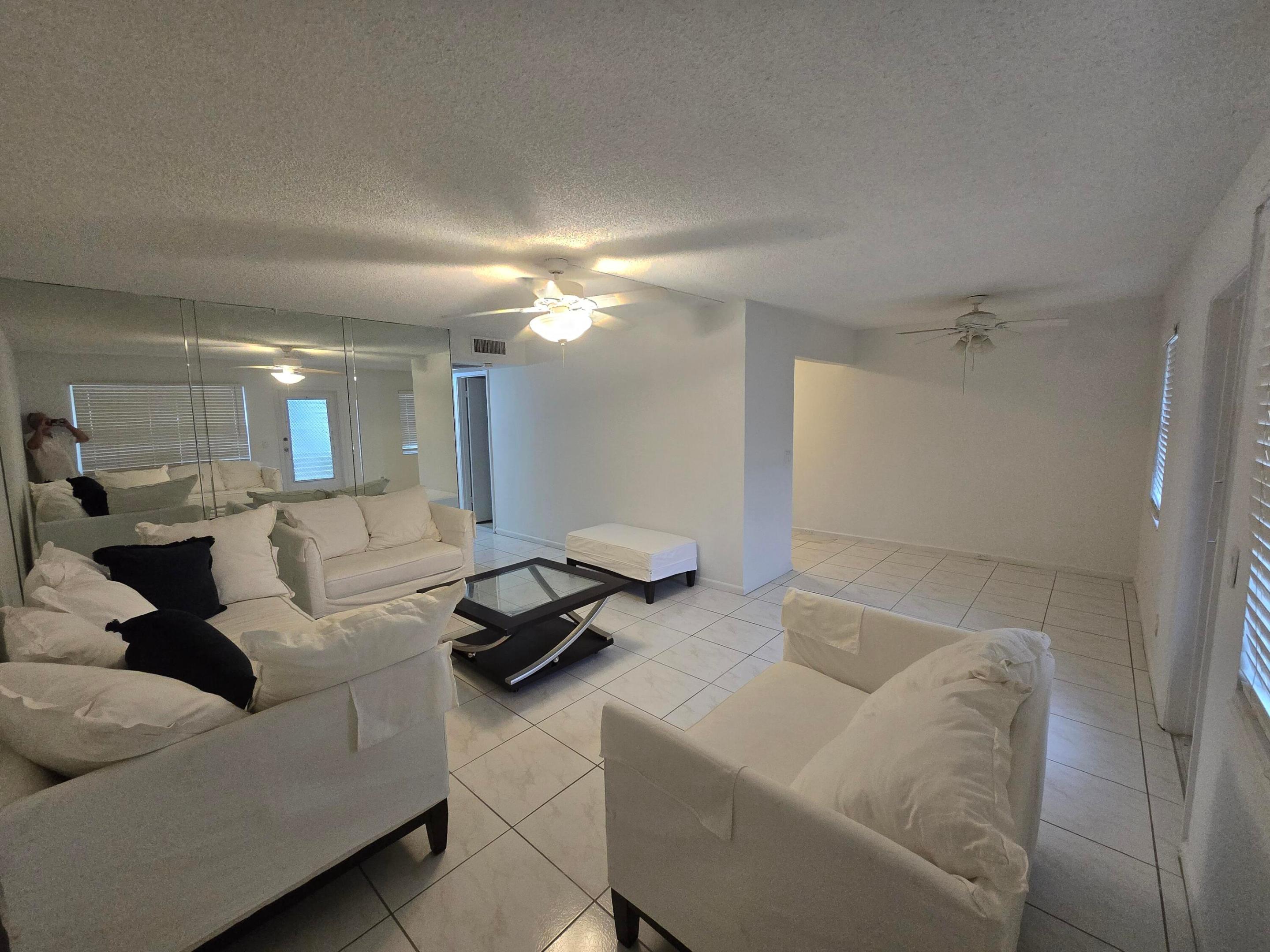 227 Kent N Property Photo 2