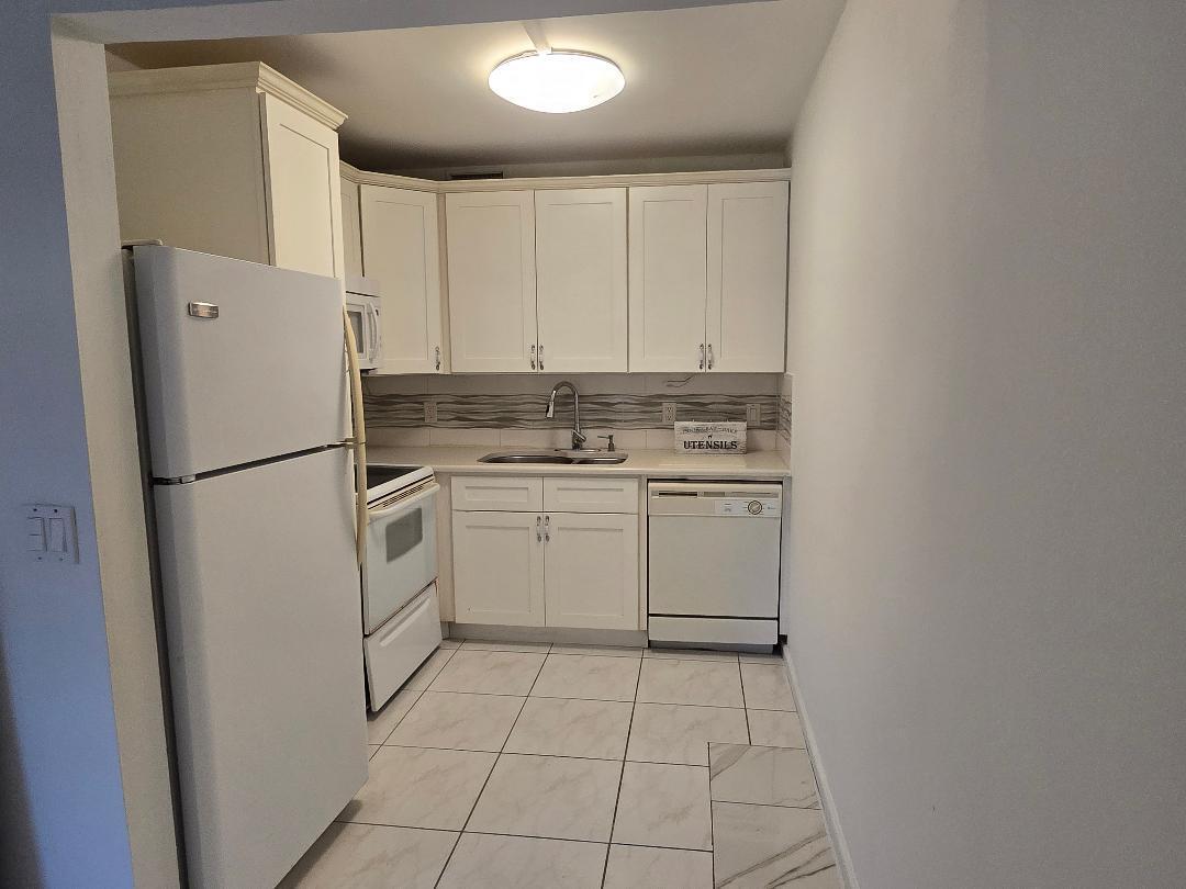 227 Kent N Property Photo 3