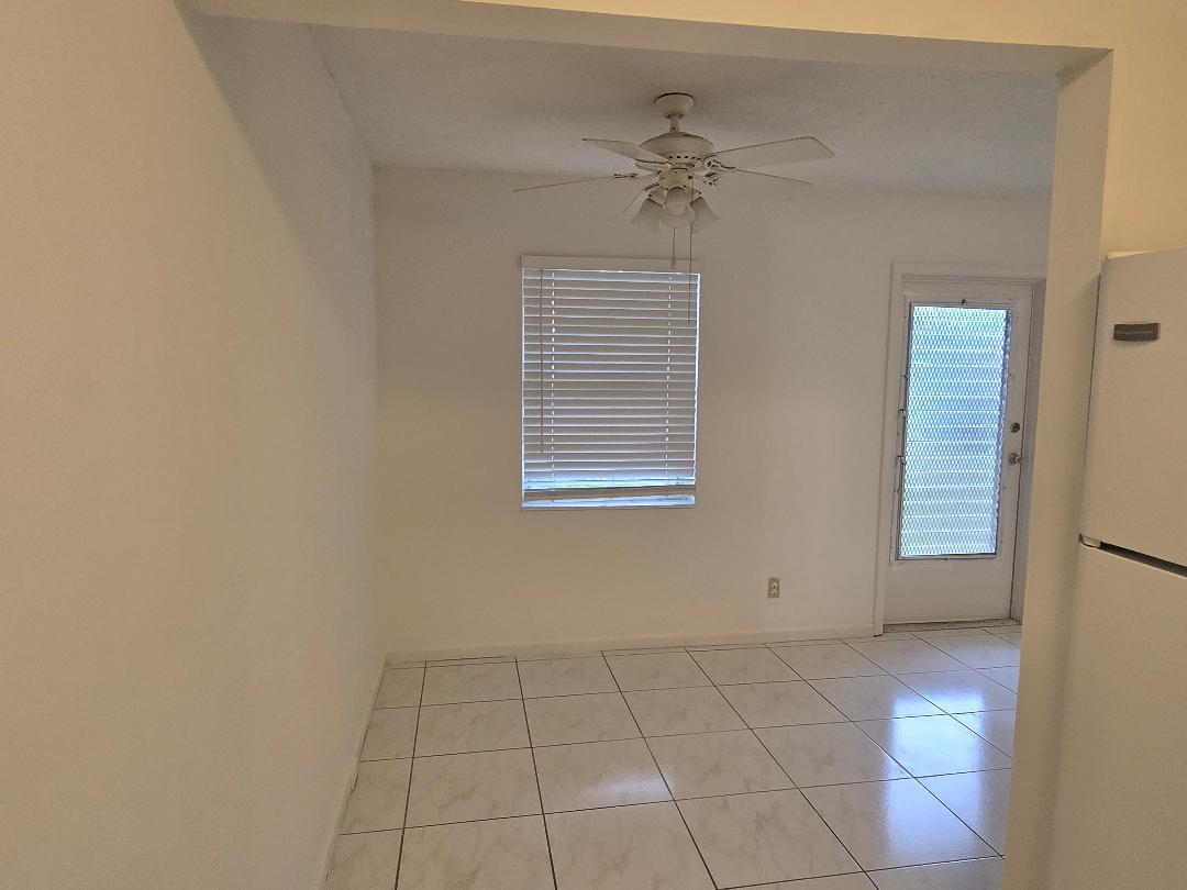 227 Kent N Property Photo 4