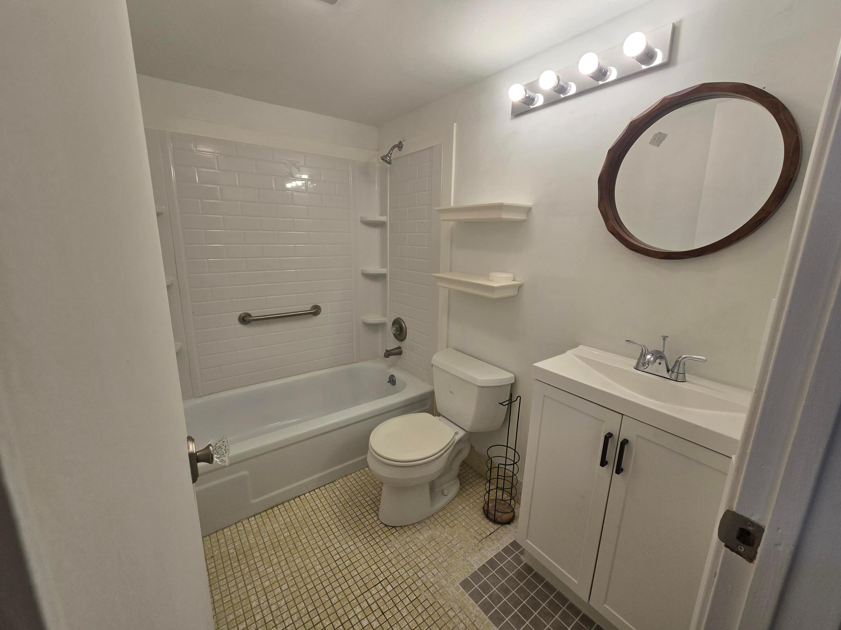 227 Kent N Property Photo 10