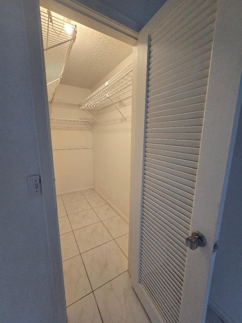 227 Kent N Property Photo 13
