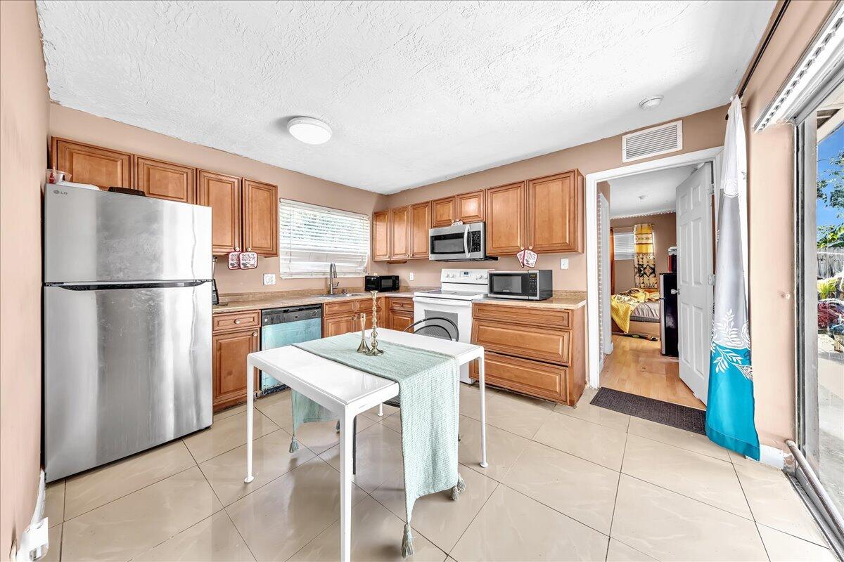 3560 Nw 34th Way Property Photo 11