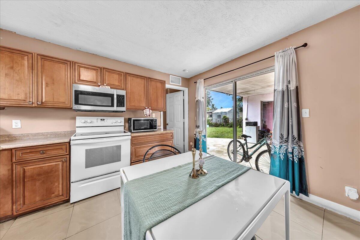 3560 Nw 34th Way Property Photo 14