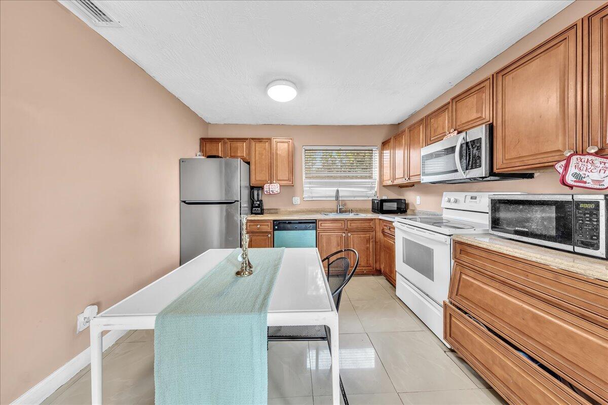 3560 Nw 34th Way Property Photo 15