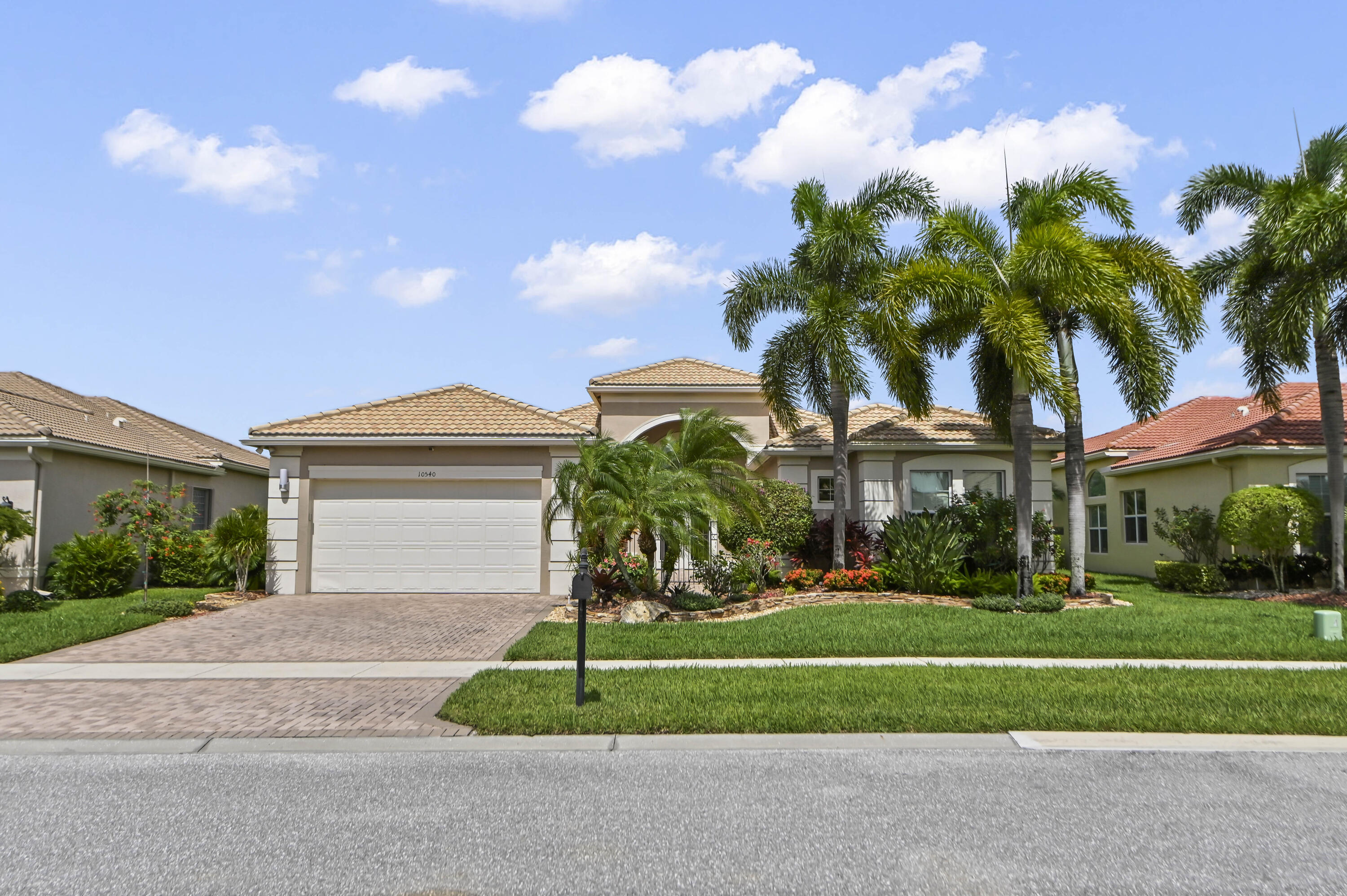 10540 Whitewind Circle Property Photo 4