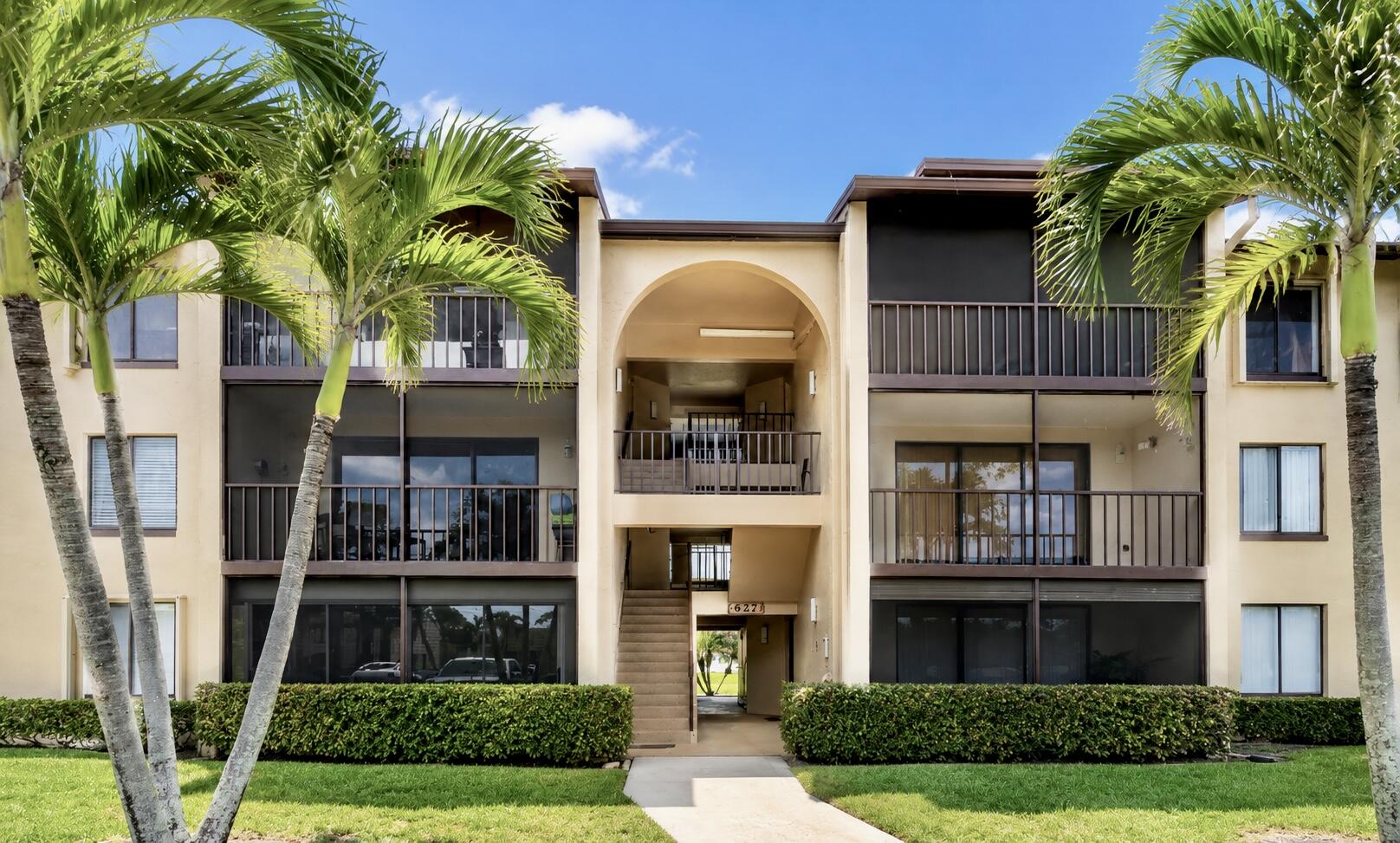 627 Sea Pine Way C2 Property Photo 1