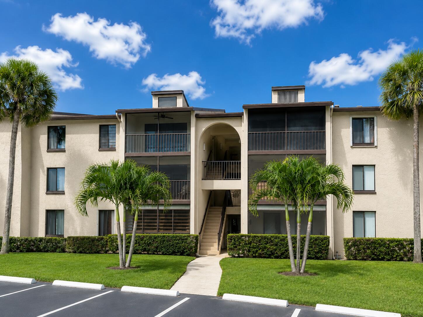 627 Sea Pine Way C2 Property Photo 2