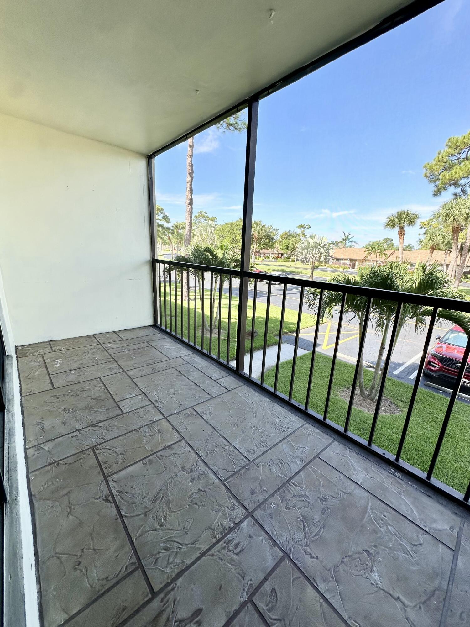 627 Sea Pine Way C2 Property Photo 11