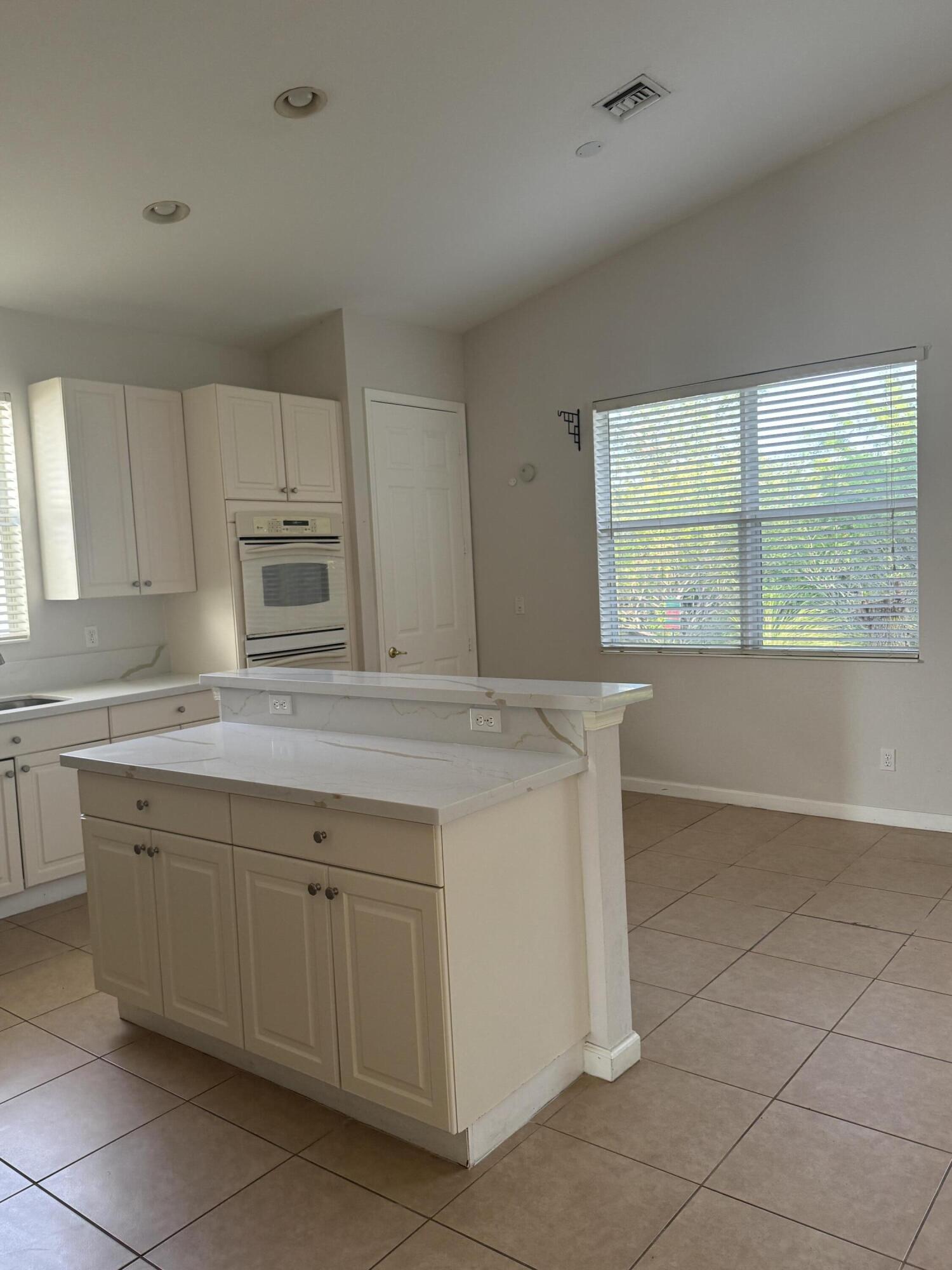 2264 Newport Isles Boulevard Property Photo 7