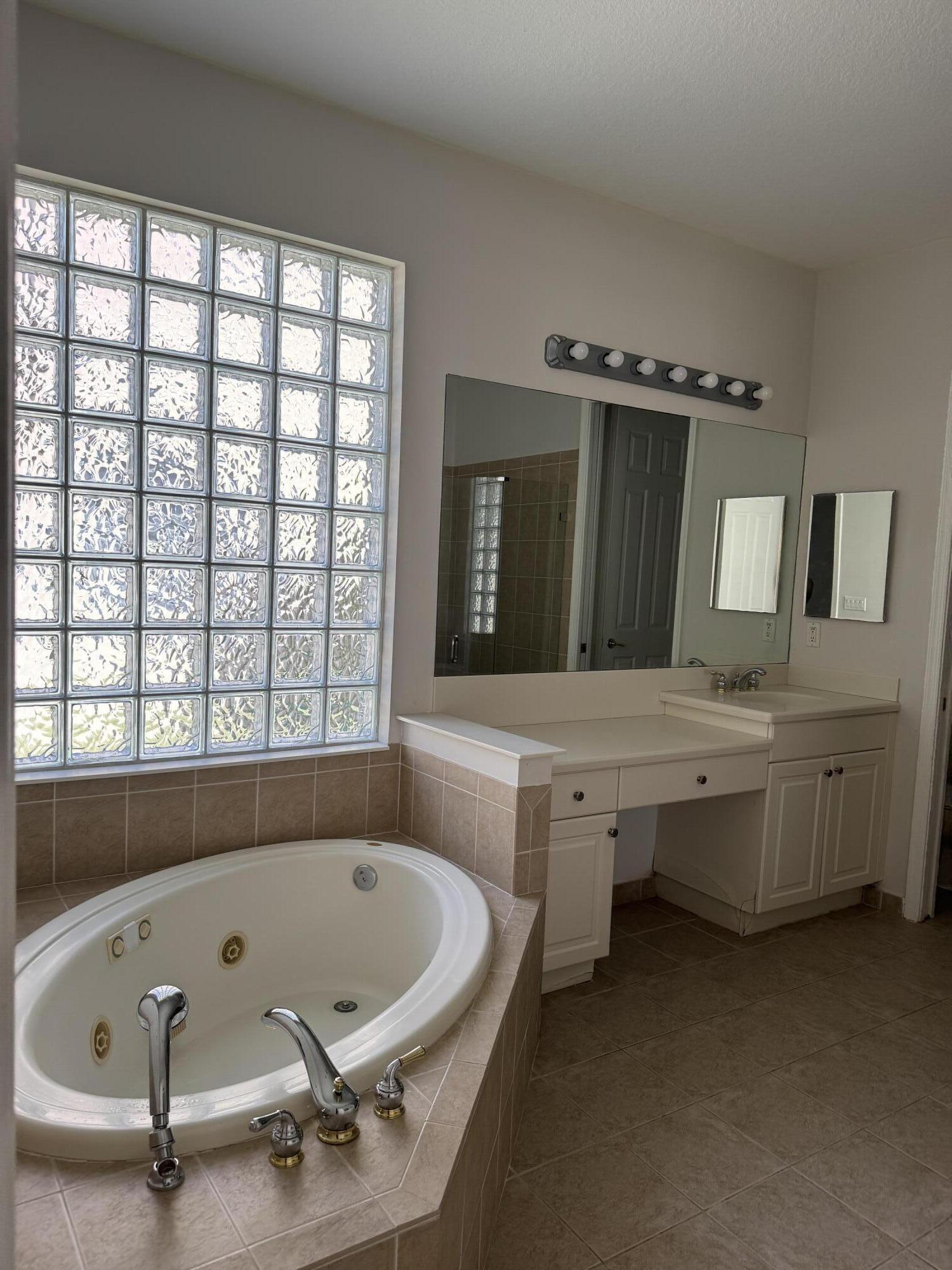 2264 Newport Isles Boulevard Property Photo 11