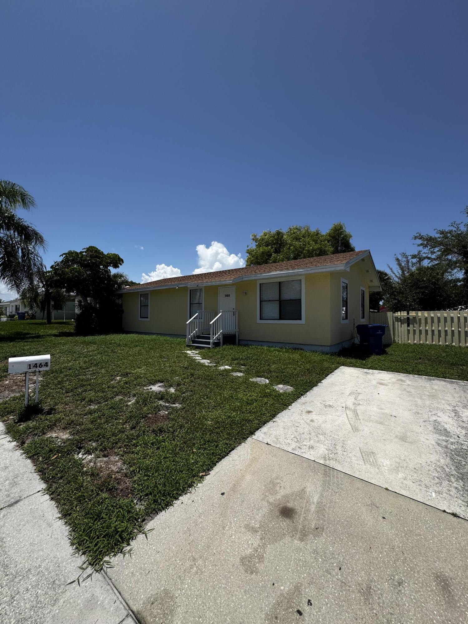 1464 W 32nd Street Property Photo 1