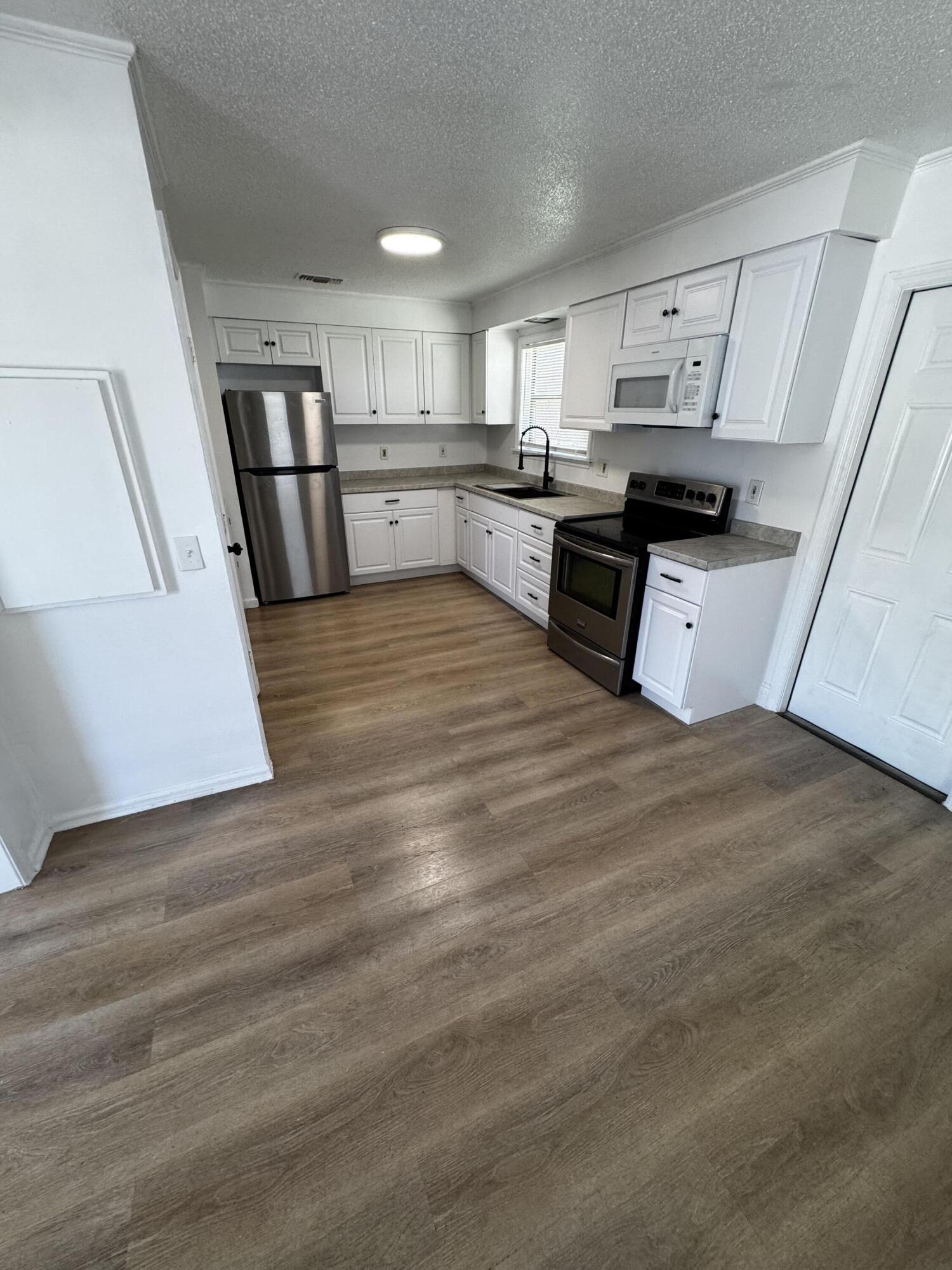 1464 W 32nd Street Property Photo 6