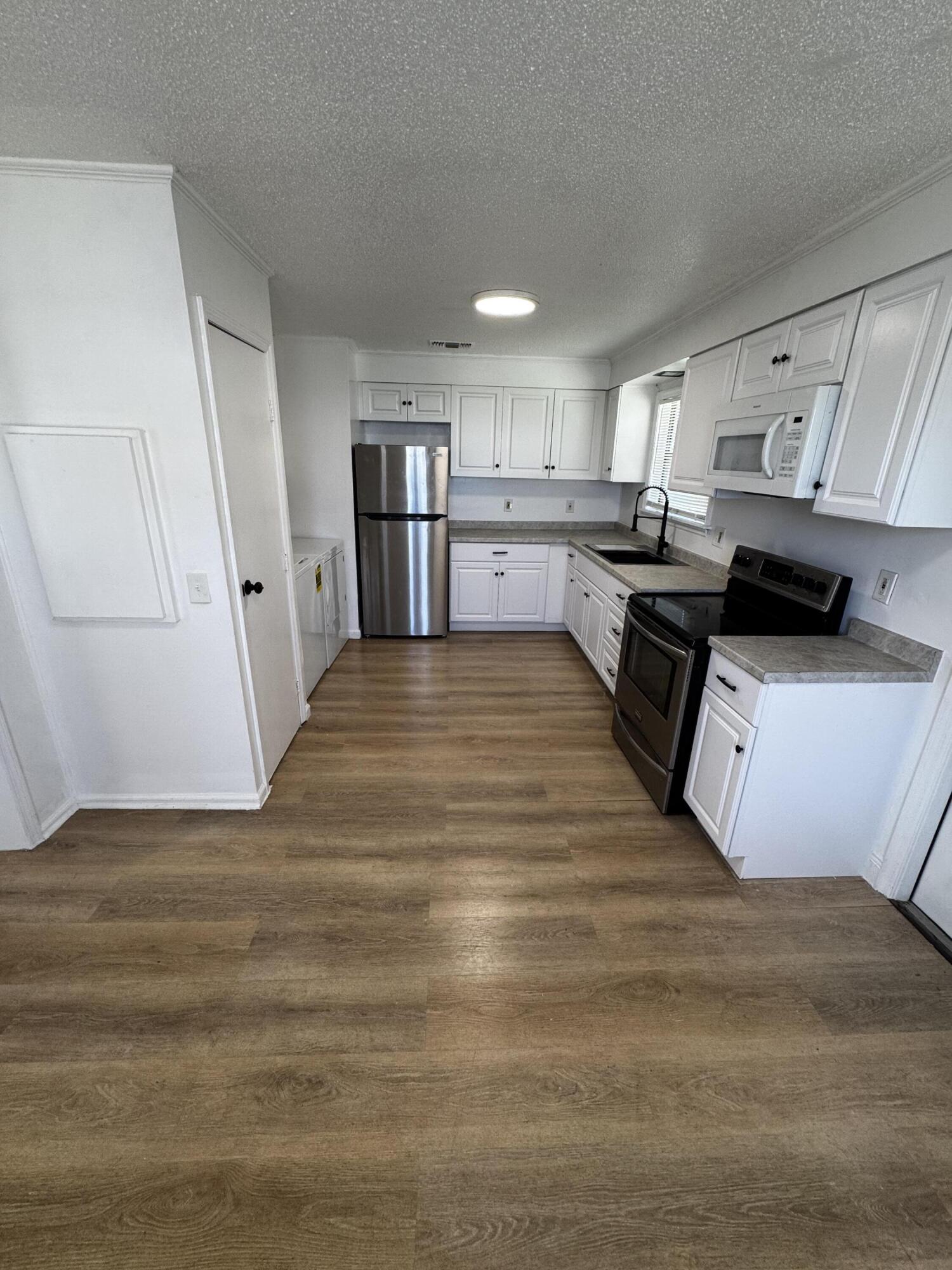 1464 W 32nd Street Property Photo 7