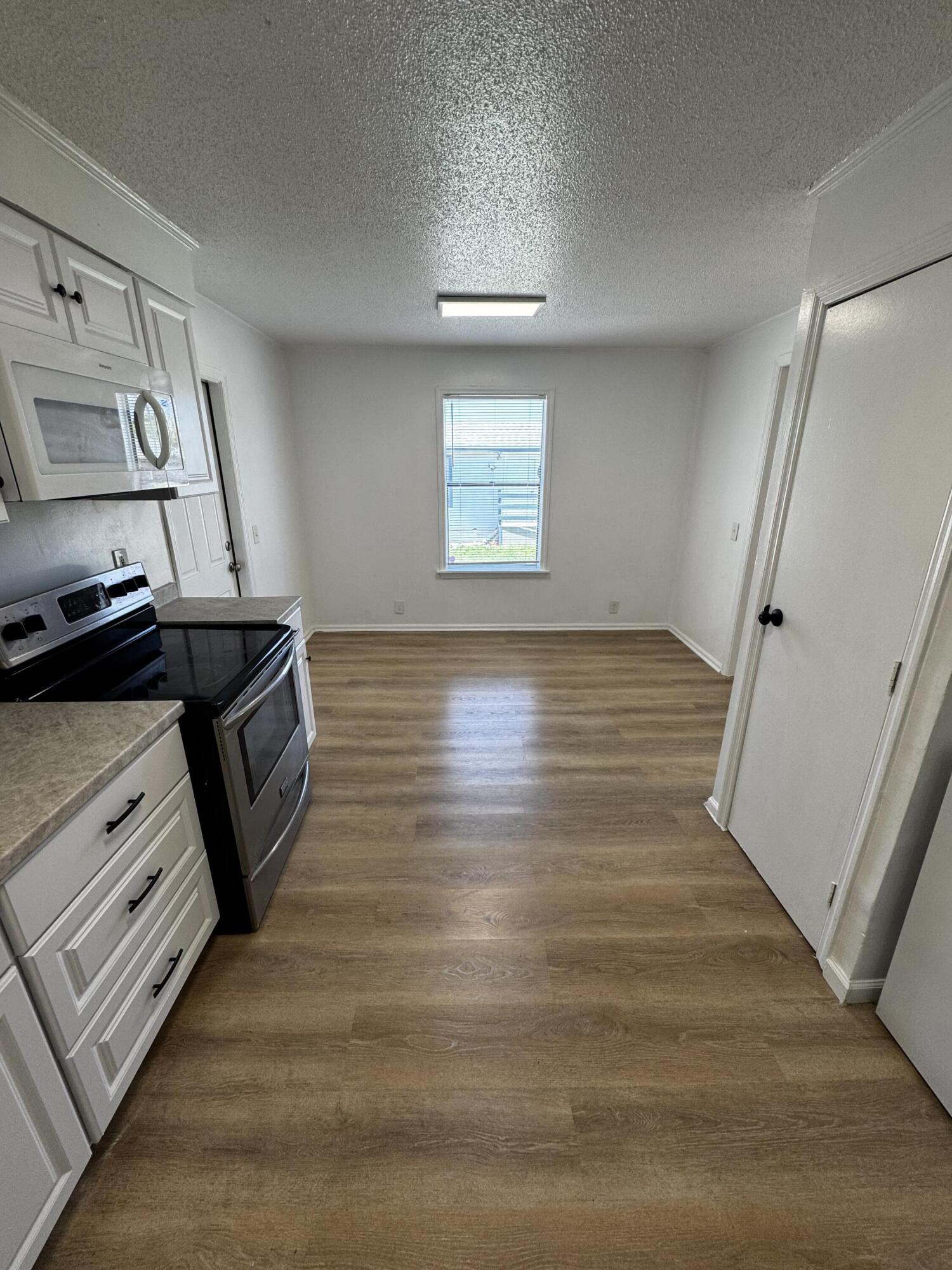 1464 W 32nd Street Property Photo 9