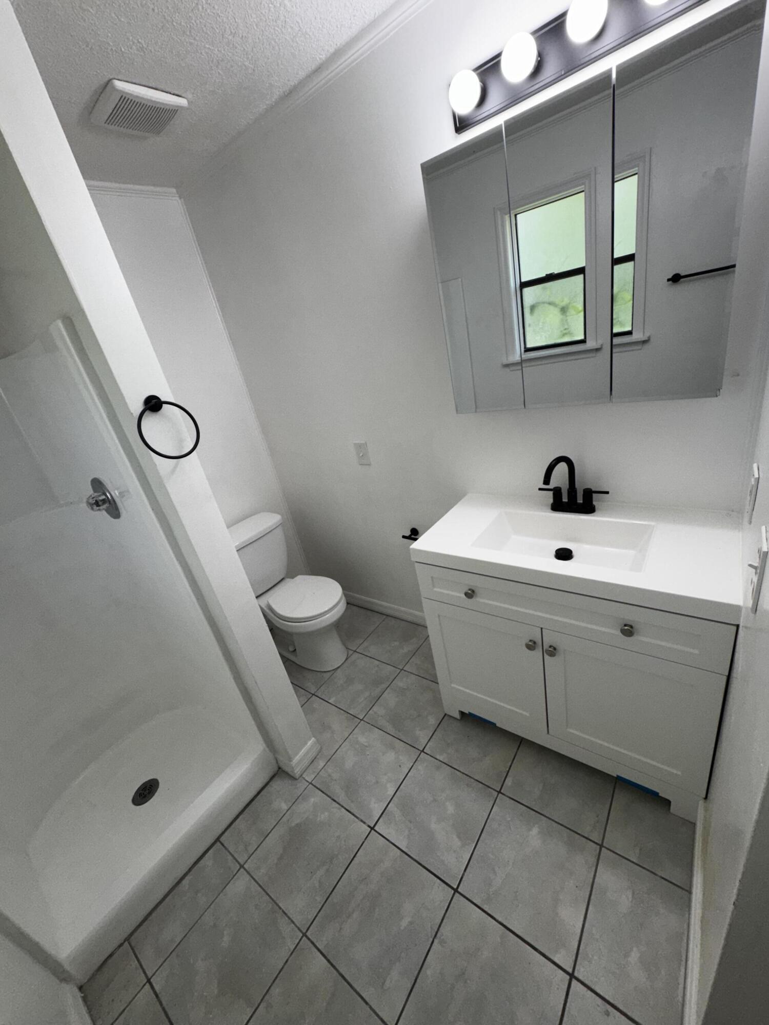 1464 W 32nd Street Property Photo 18