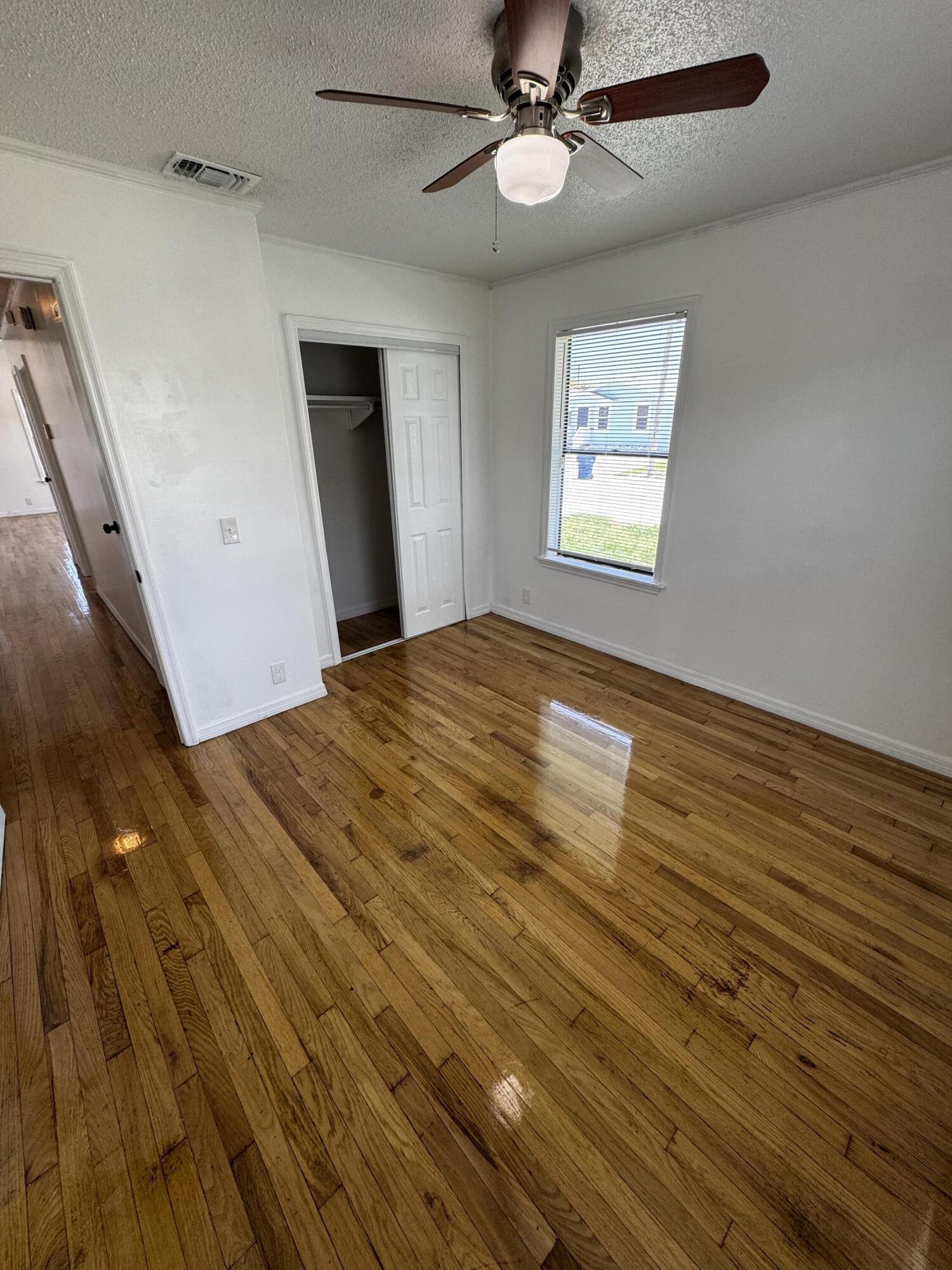 1464 W 32nd Street Property Photo 20