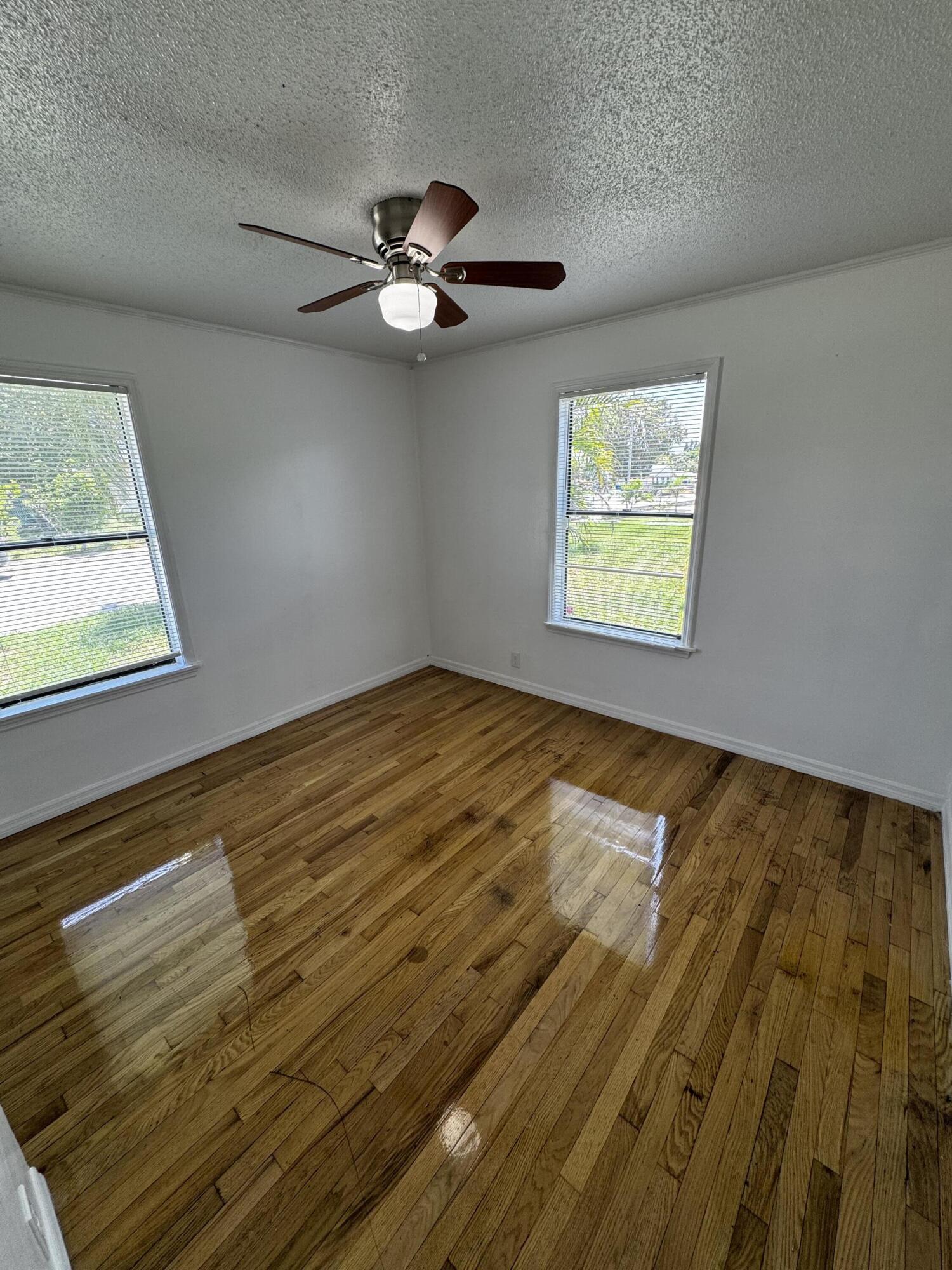 1464 W 32nd Street Property Photo 21