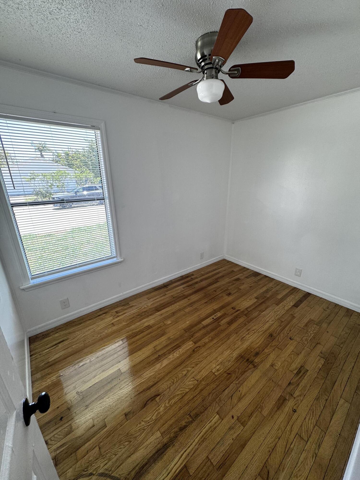 1464 W 32nd Street Property Photo 24