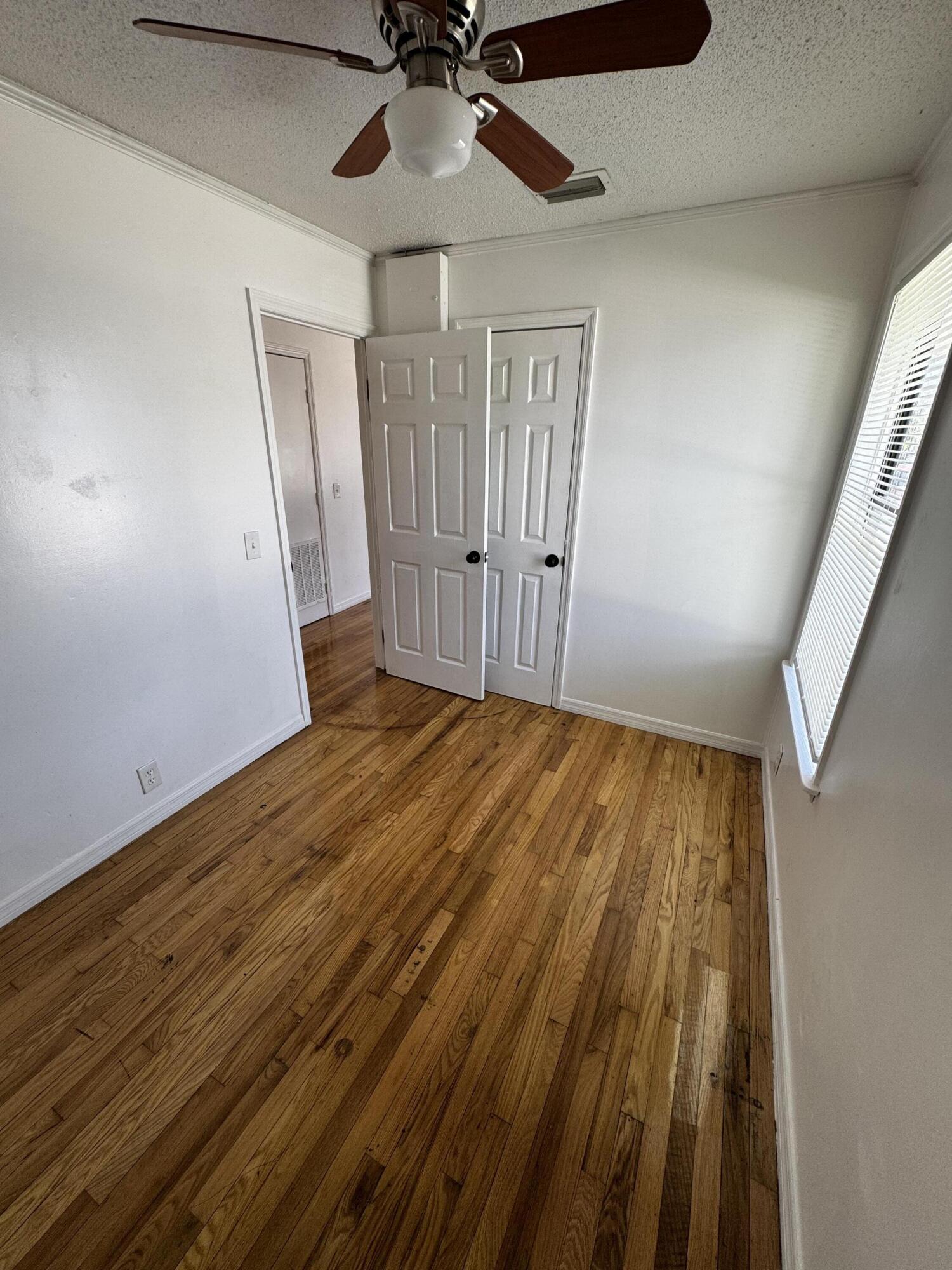 1464 W 32nd Street Property Photo 25