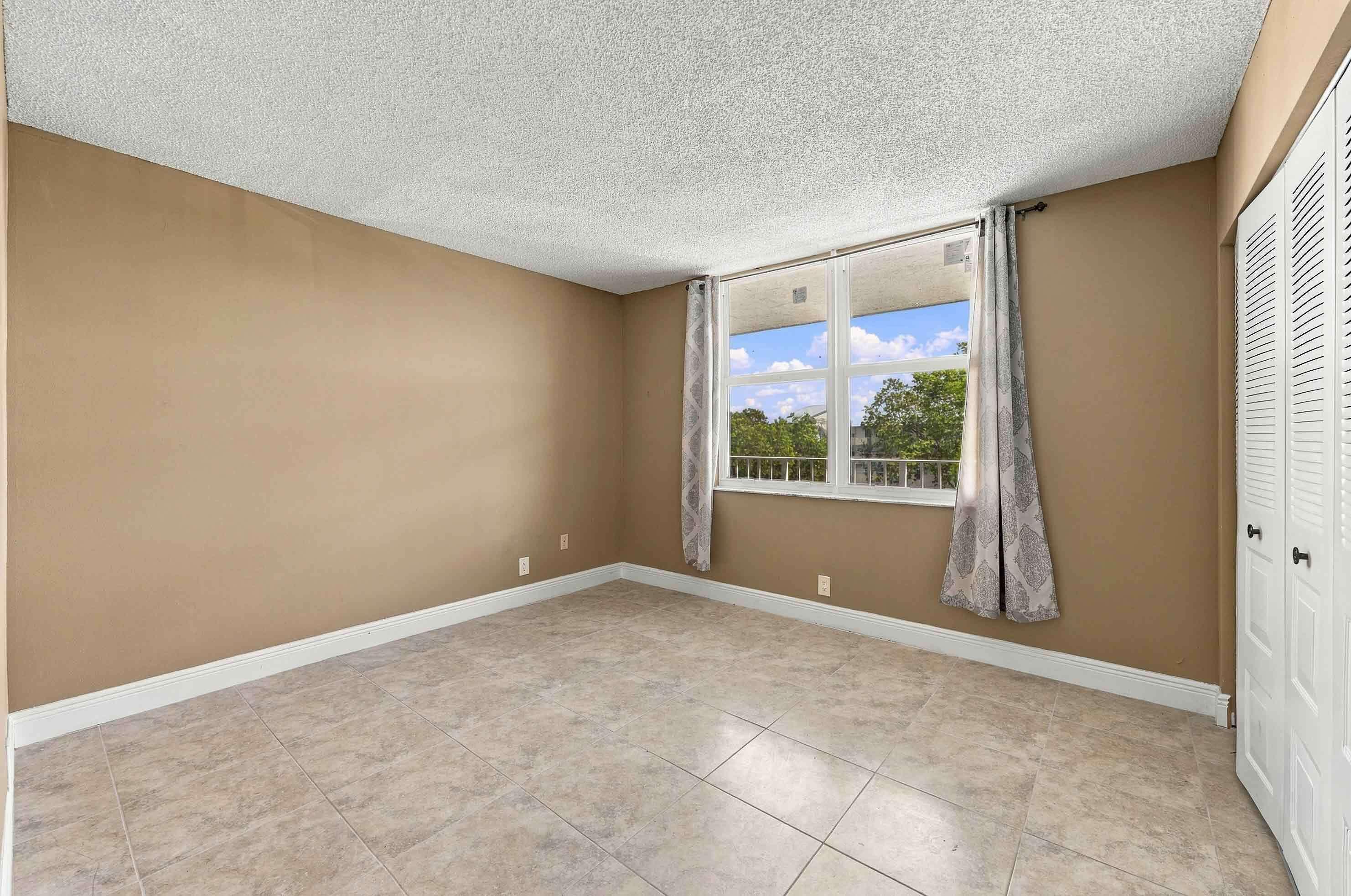 7680 Nw 18th Street 406 Property Photo 11