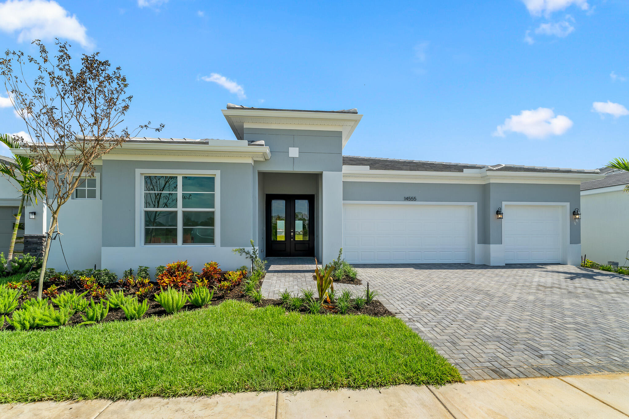 14555 SW Sarilla Boulevard Property Photo 1