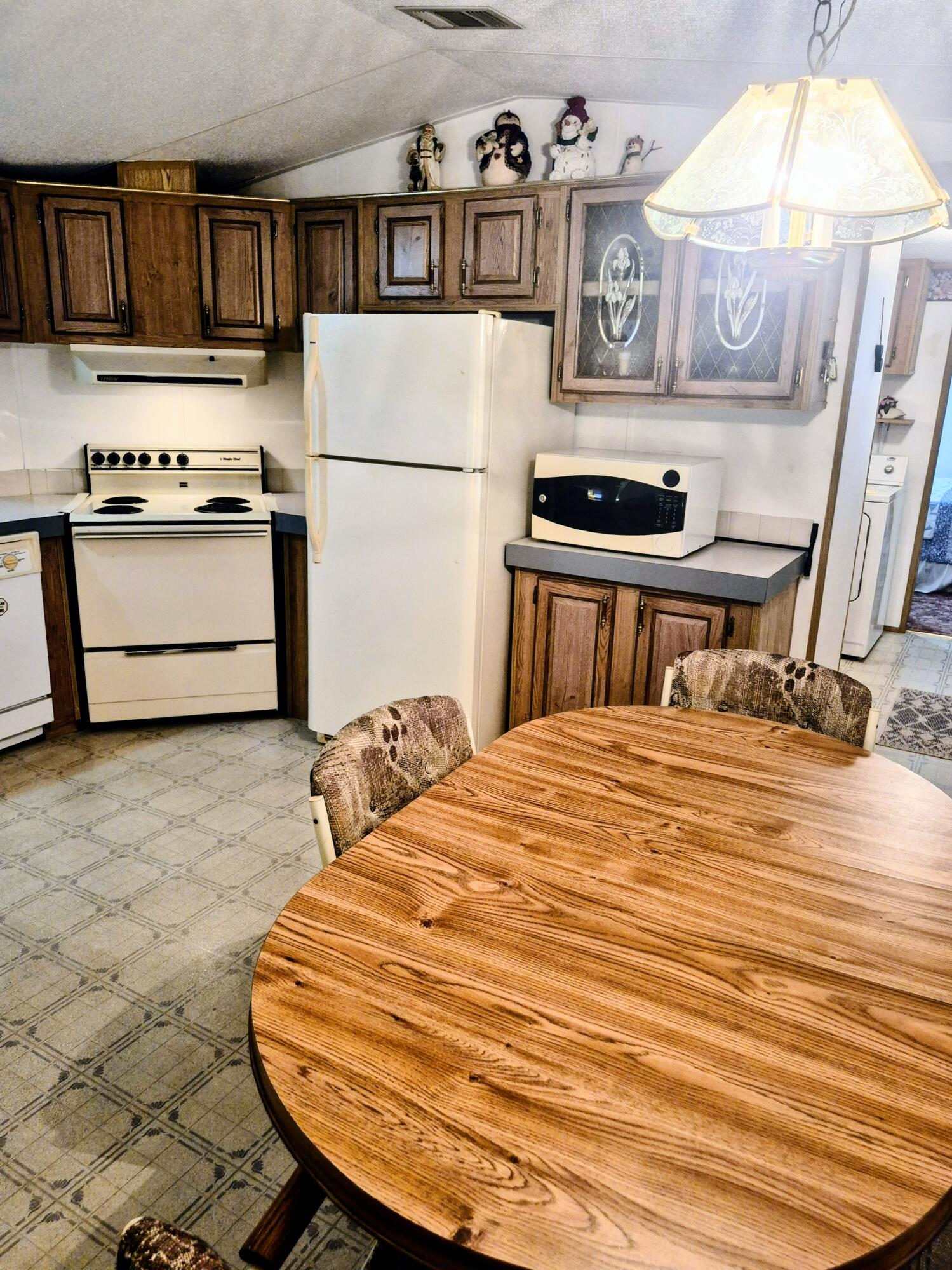 1066 Peach Lane Property Photo 3