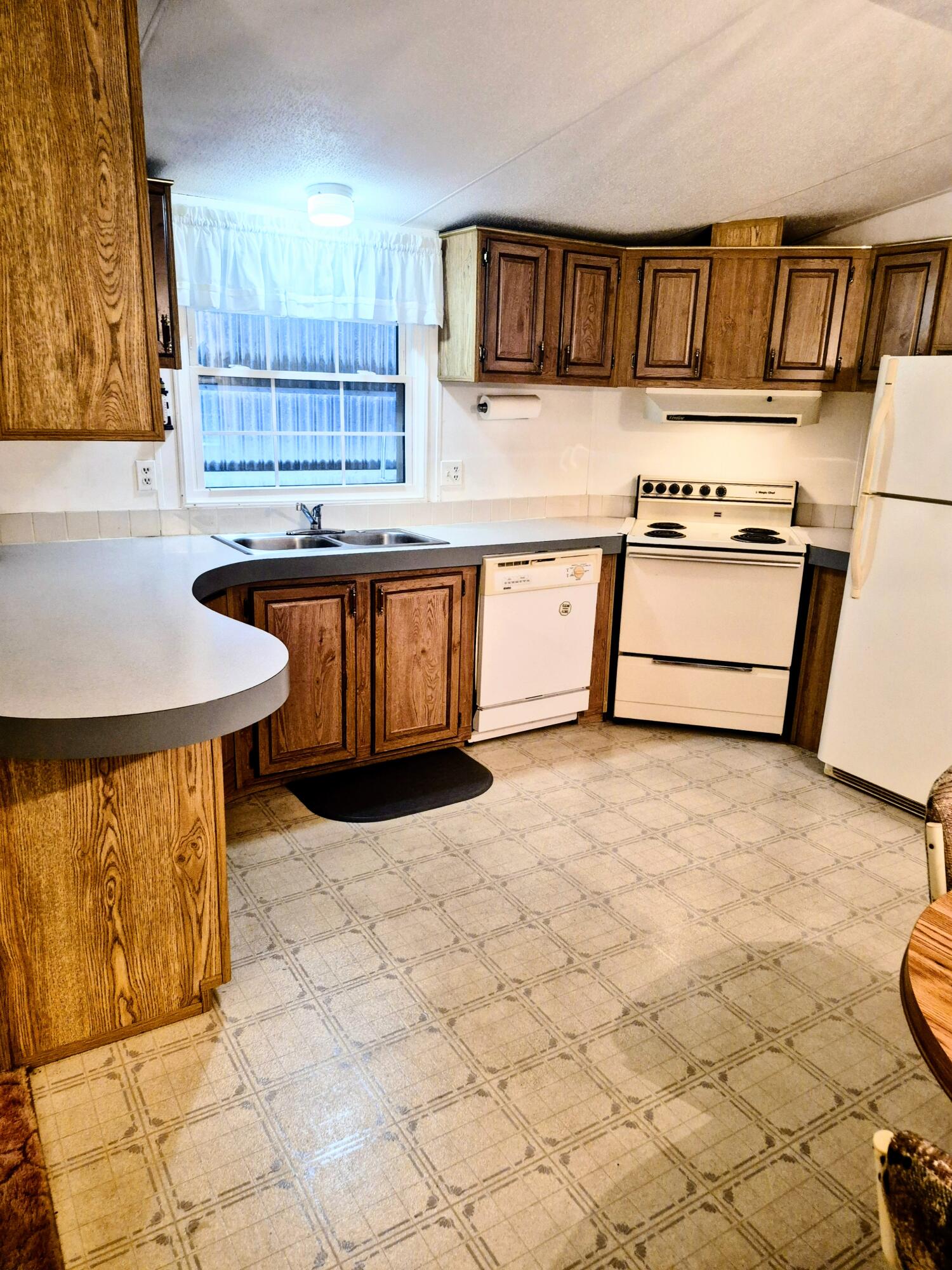 1066 Peach Lane Property Photo 10
