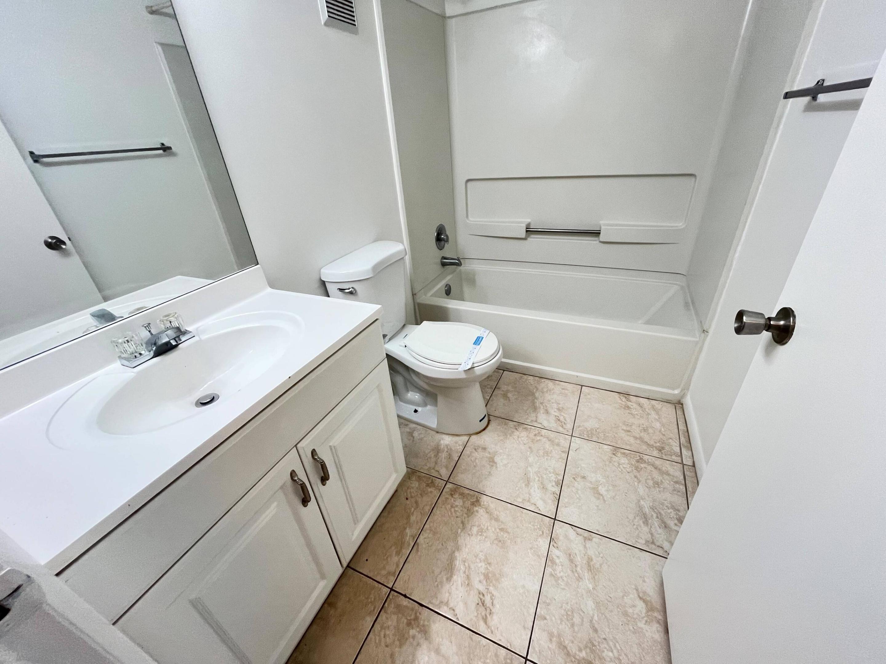 815 W Boynton Beach Boulevard 1-106 Property Photo 3
