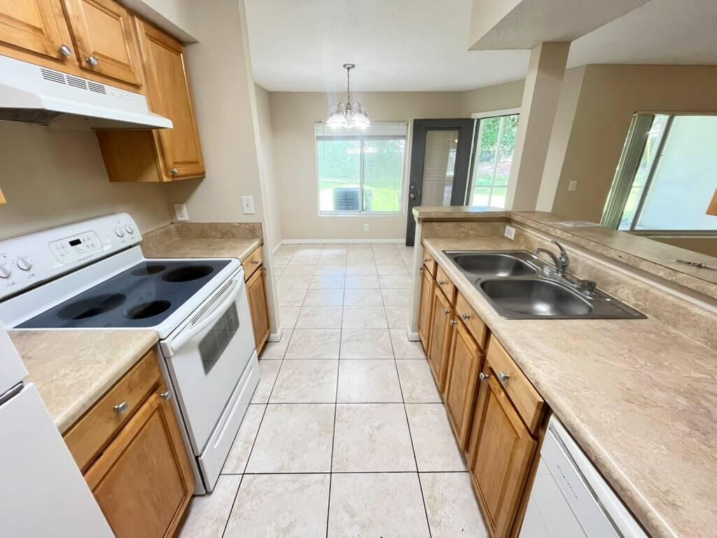 815 W Boynton Beach Boulevard 1-106 Property Photo 9