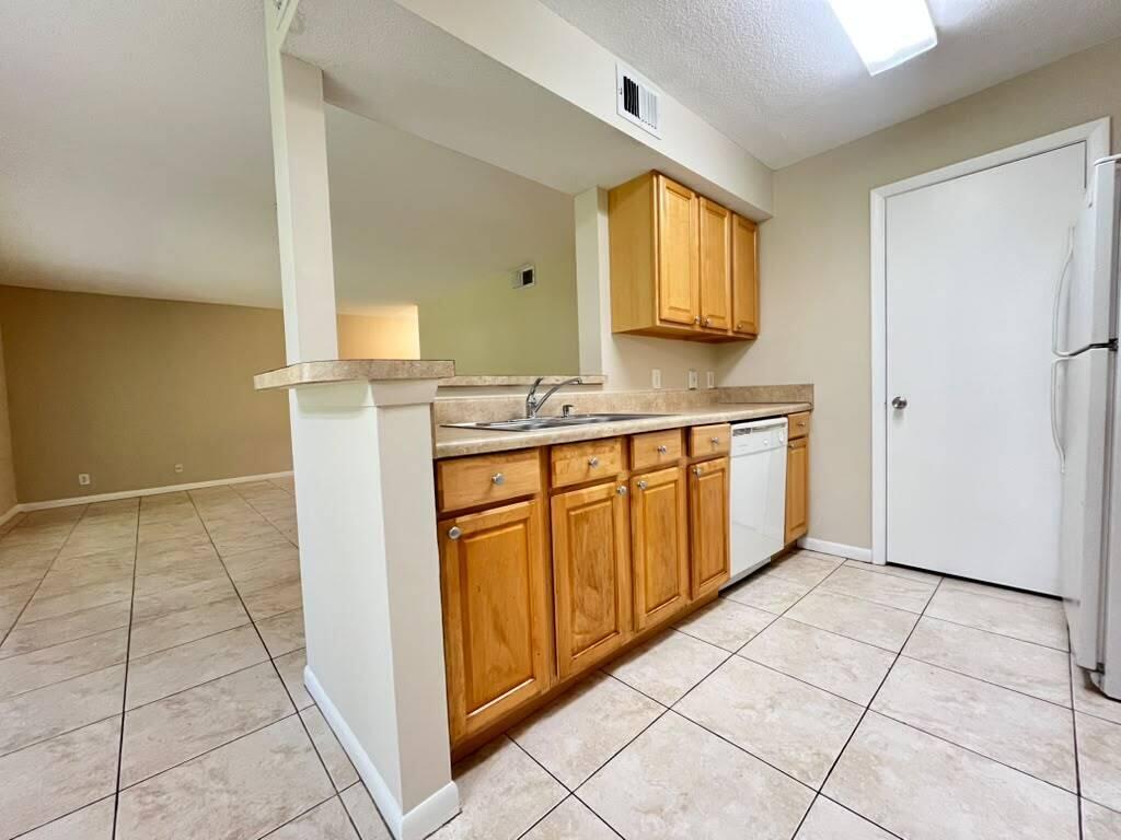 815 W Boynton Beach Boulevard 1-106 Property Photo 23