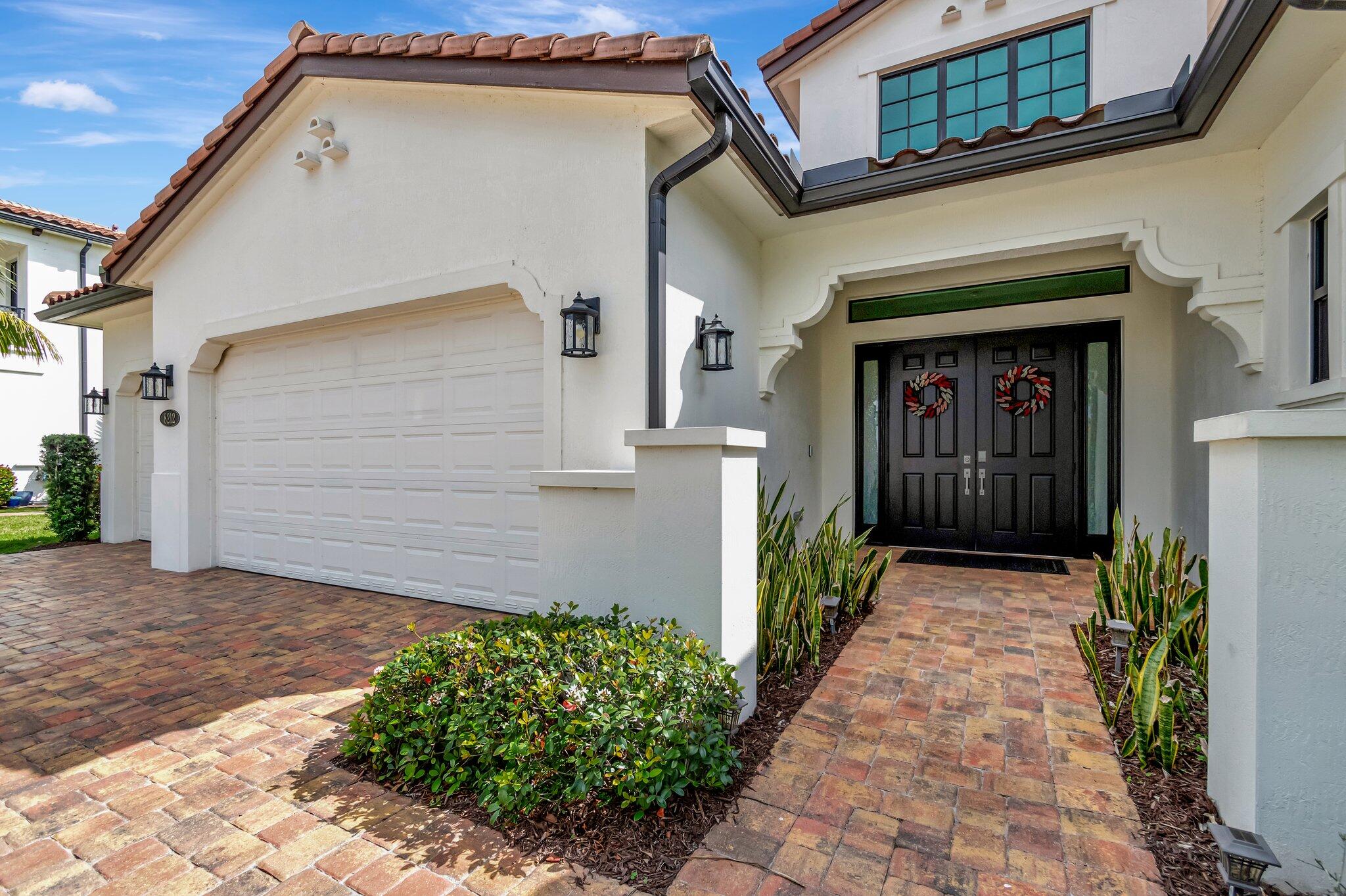 8212 Grand Prix Lane Property Photo 3