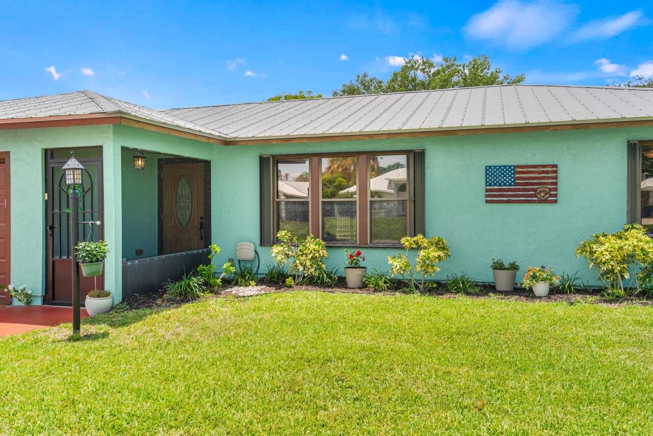 1636 Ne Darlich Avenue Property Photo 3
