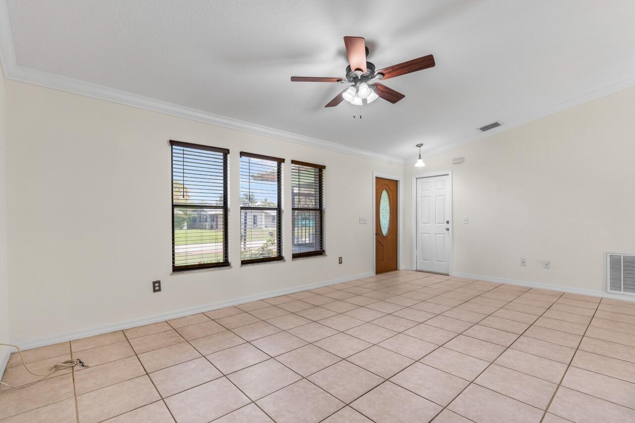 1636 Ne Darlich Avenue Property Photo 9