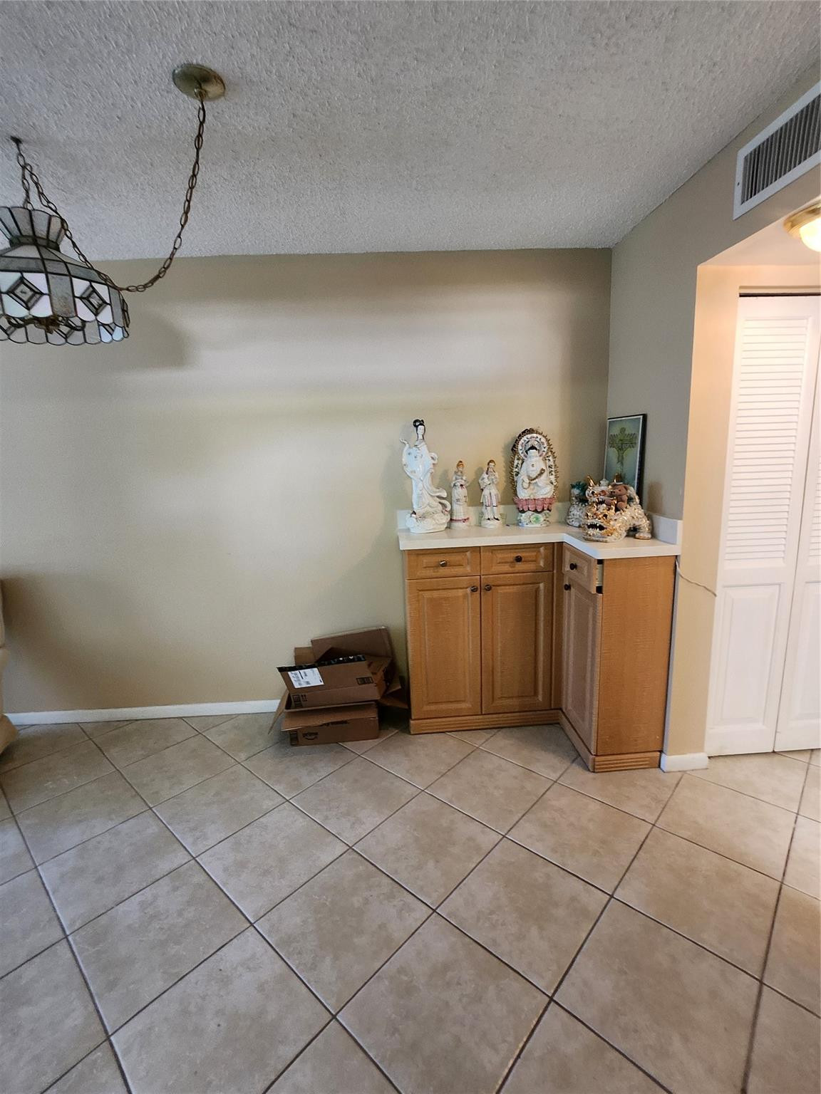 104 Westbury E Property Photo 7
