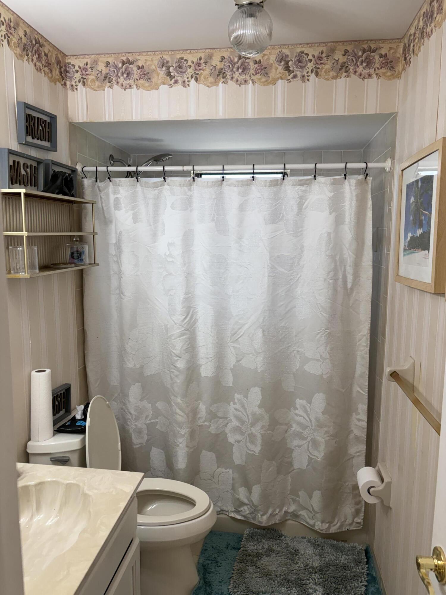 145 Se Fallon Drive Property Photo 3