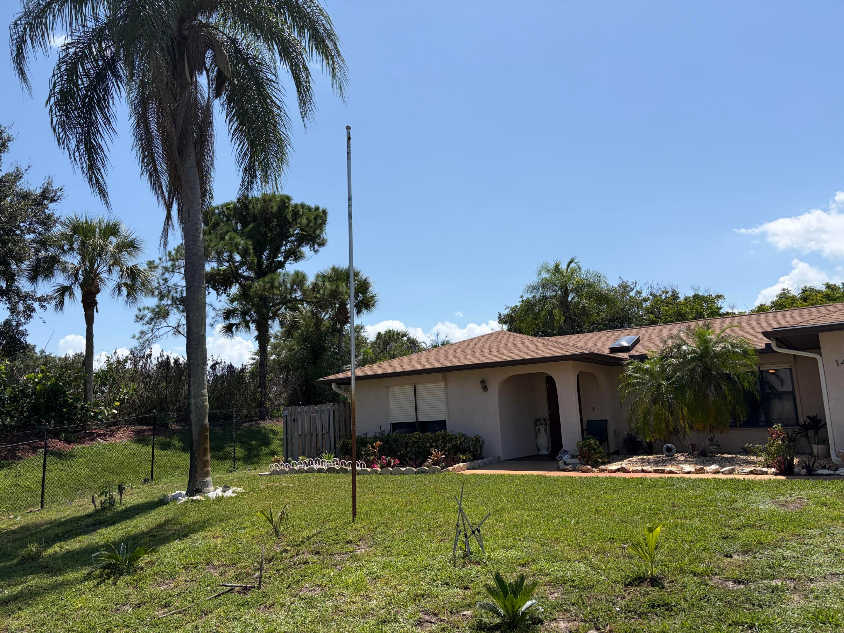 145 Se Fallon Drive Property Photo 12