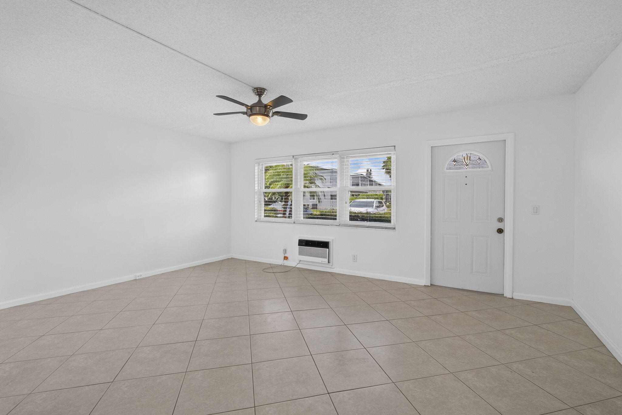 127 Chatham F Property Photo 4