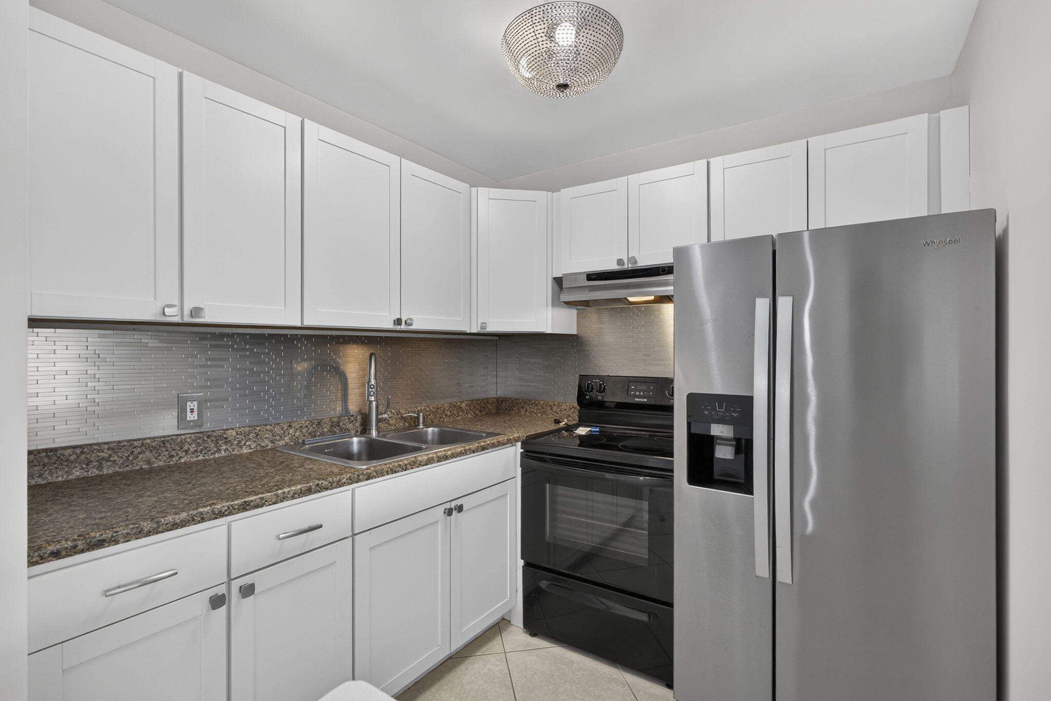 127 Chatham F Property Photo 7
