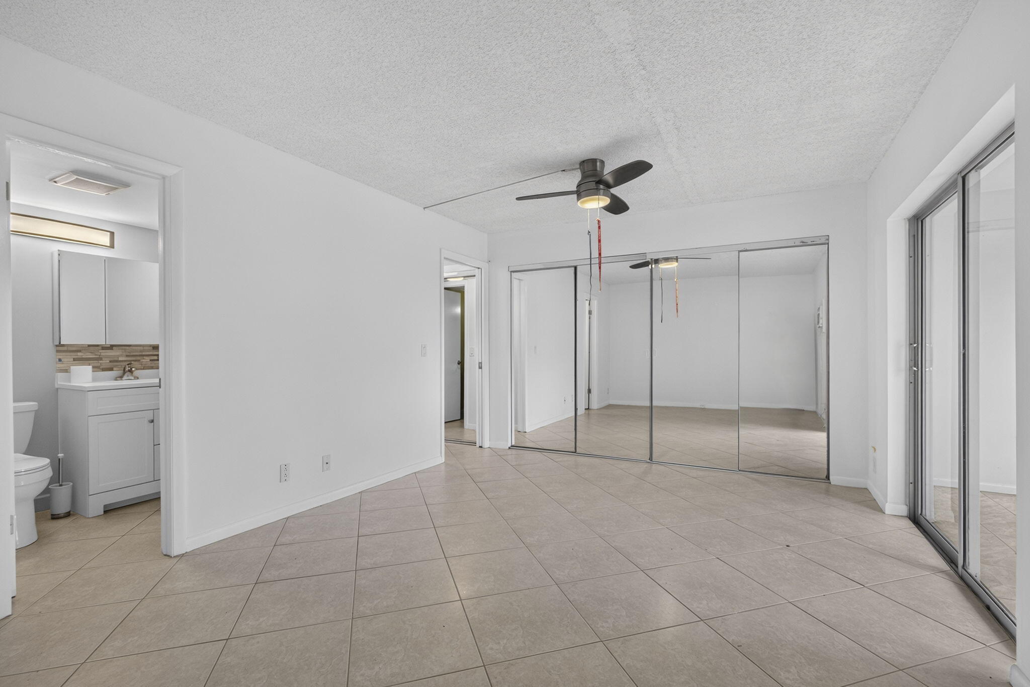 127 Chatham F Property Photo 10