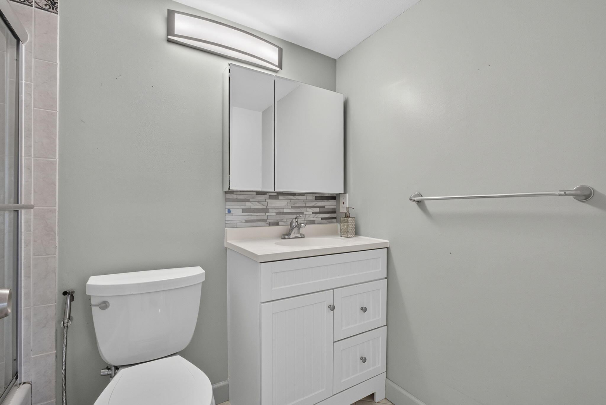 127 Chatham F Property Photo 14