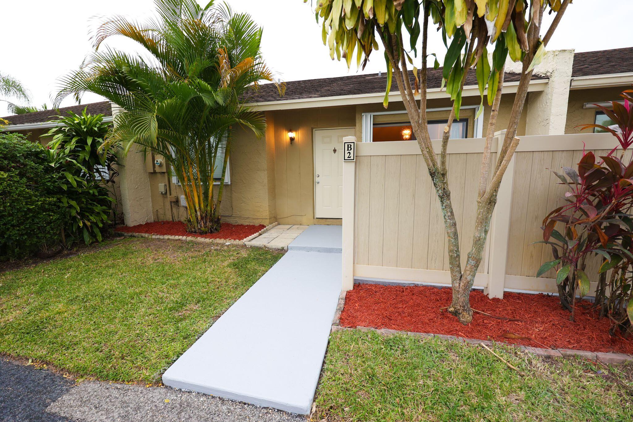 10127 E Boca Bend E B2 Property Photo 3