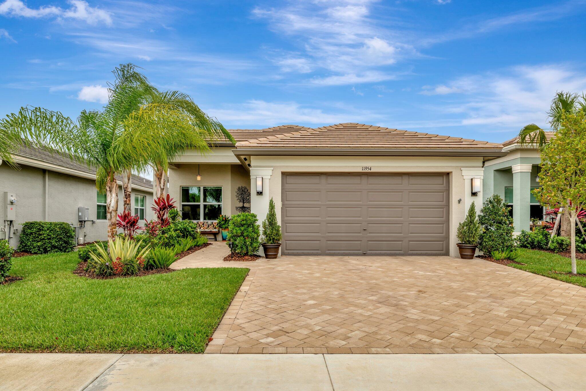 11954 Sw Seaway Street Property Photo 2