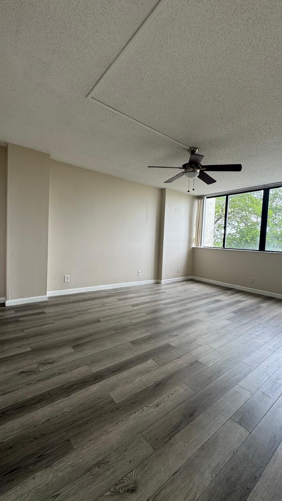 4222 Inverrary Boulevard 4509 Property Photo 5