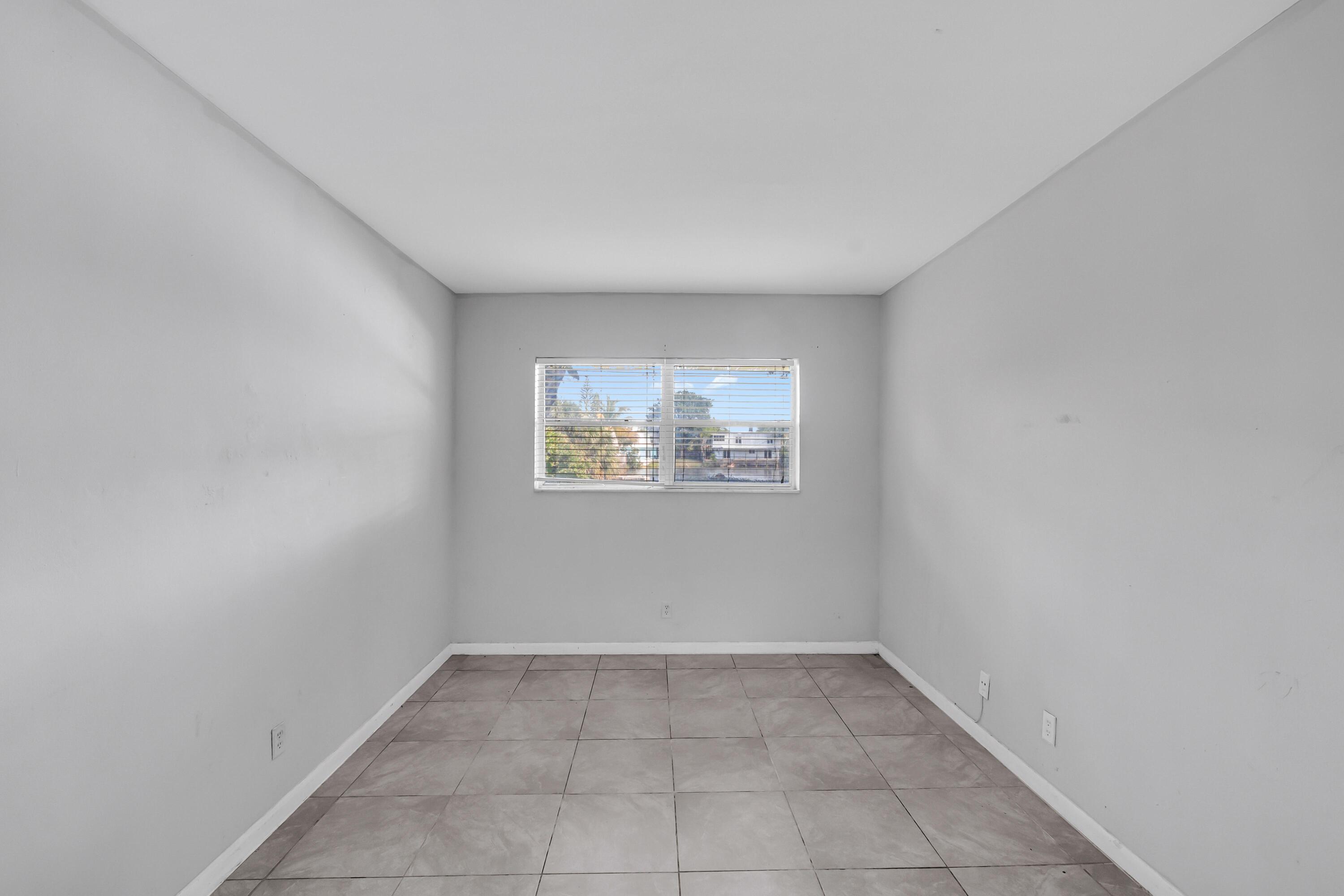 4050 Ne 12th Terrace 38 Property Photo 5