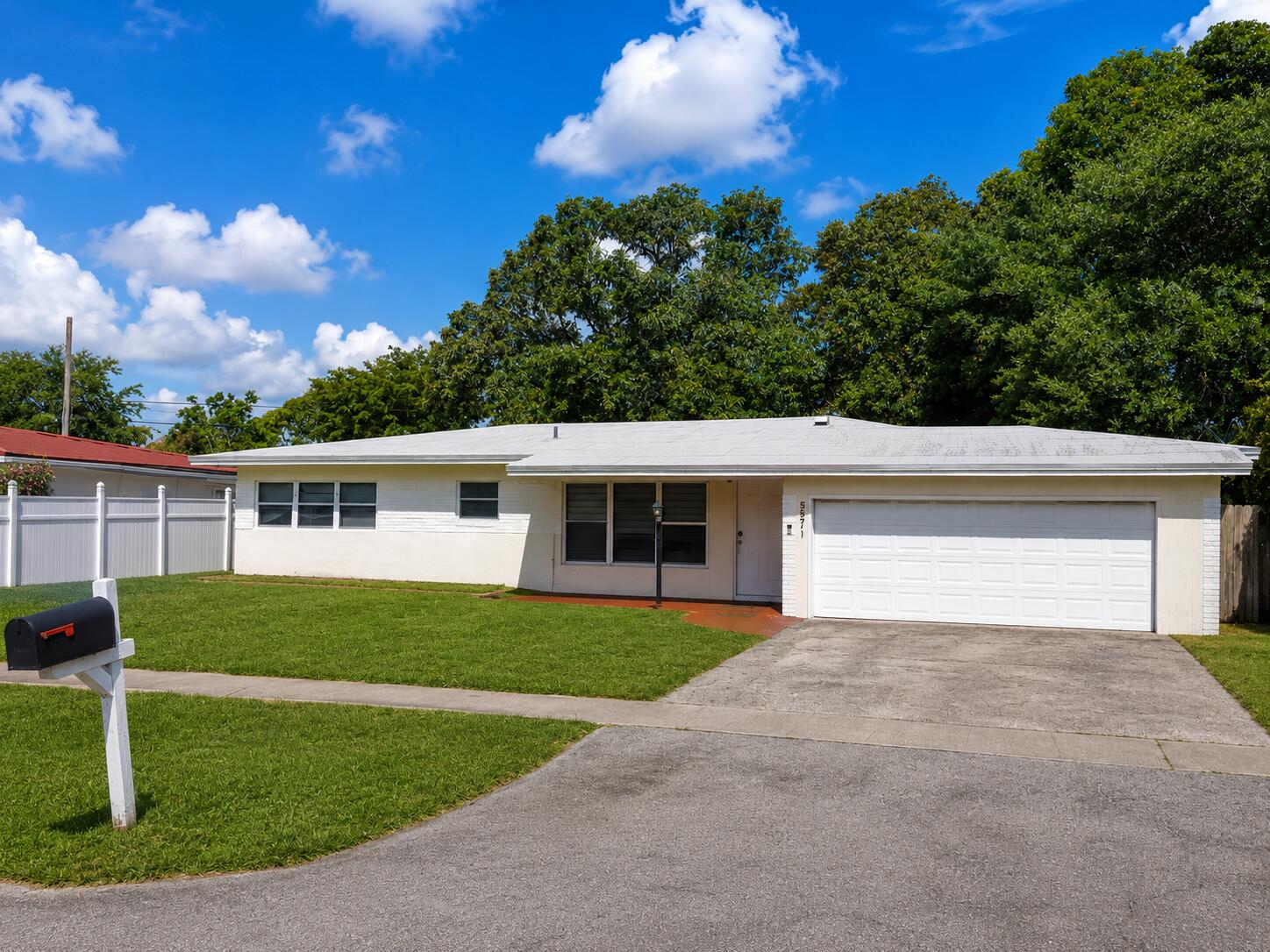 557 W Dayton Circle Property Photo 2