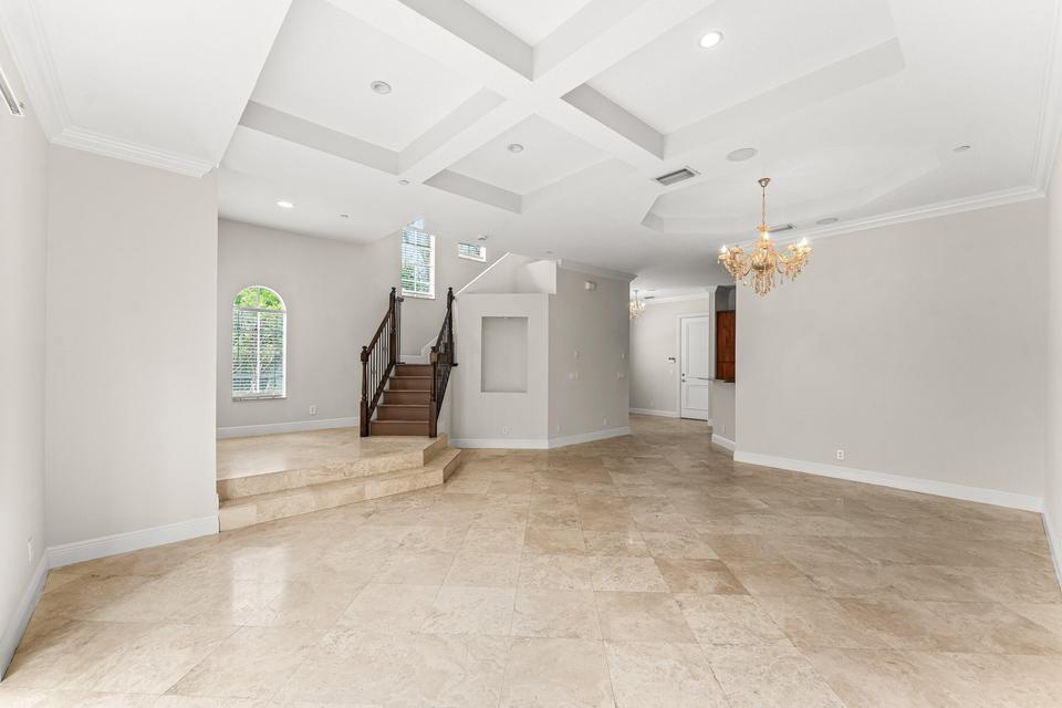 210 Ne 69th Circle Property Photo 5