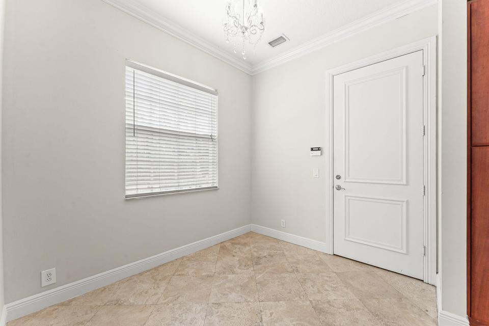 210 Ne 69th Circle Property Photo 8