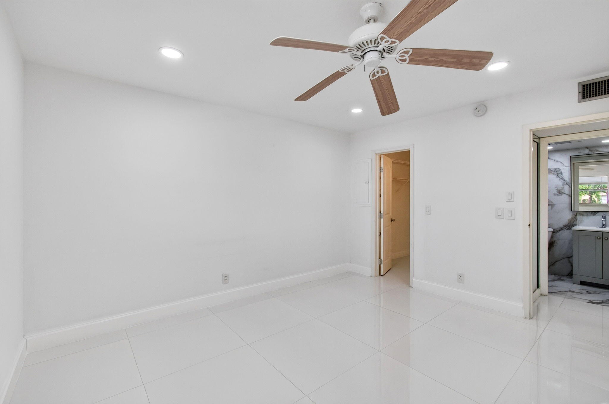 429 Flanders I Property Photo 25