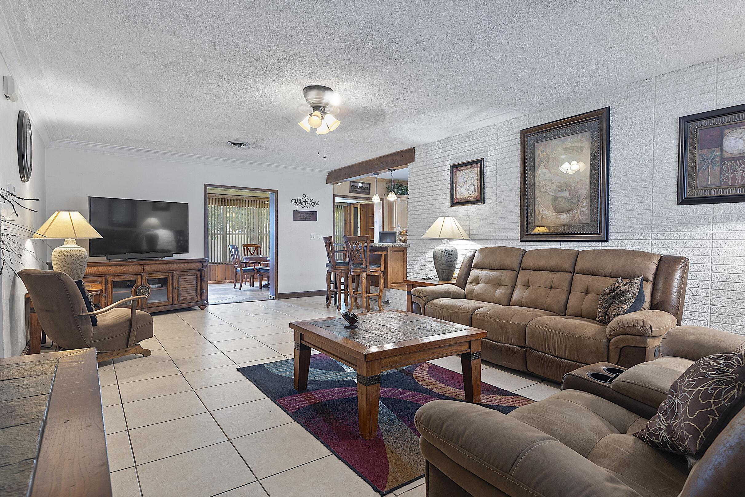 521 Sw 59th Avenue Property Photo 4